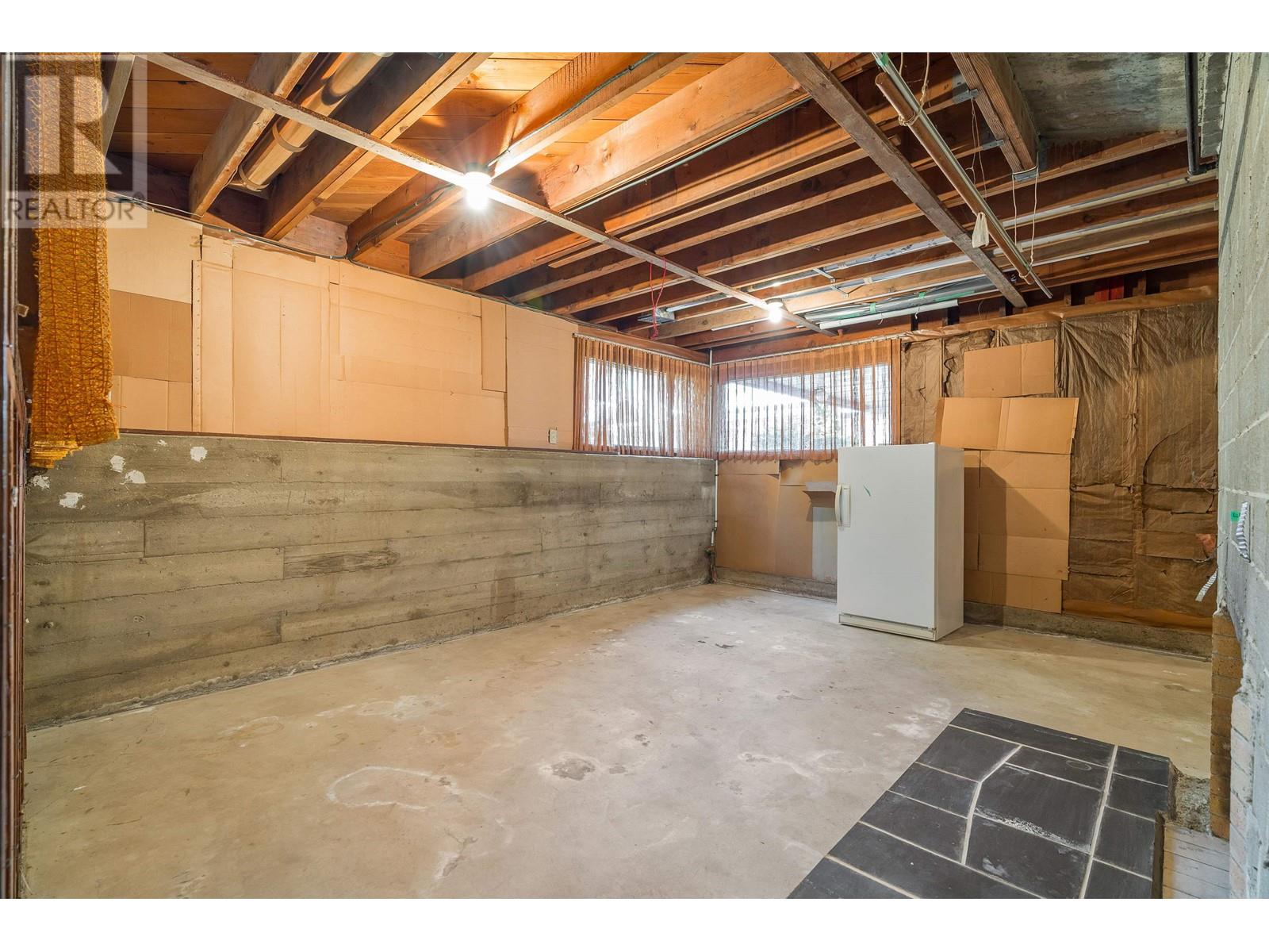 4872 Gilpin Court, Burnaby, British Columbia  V5G 3A3 - Photo 30 - R2805656