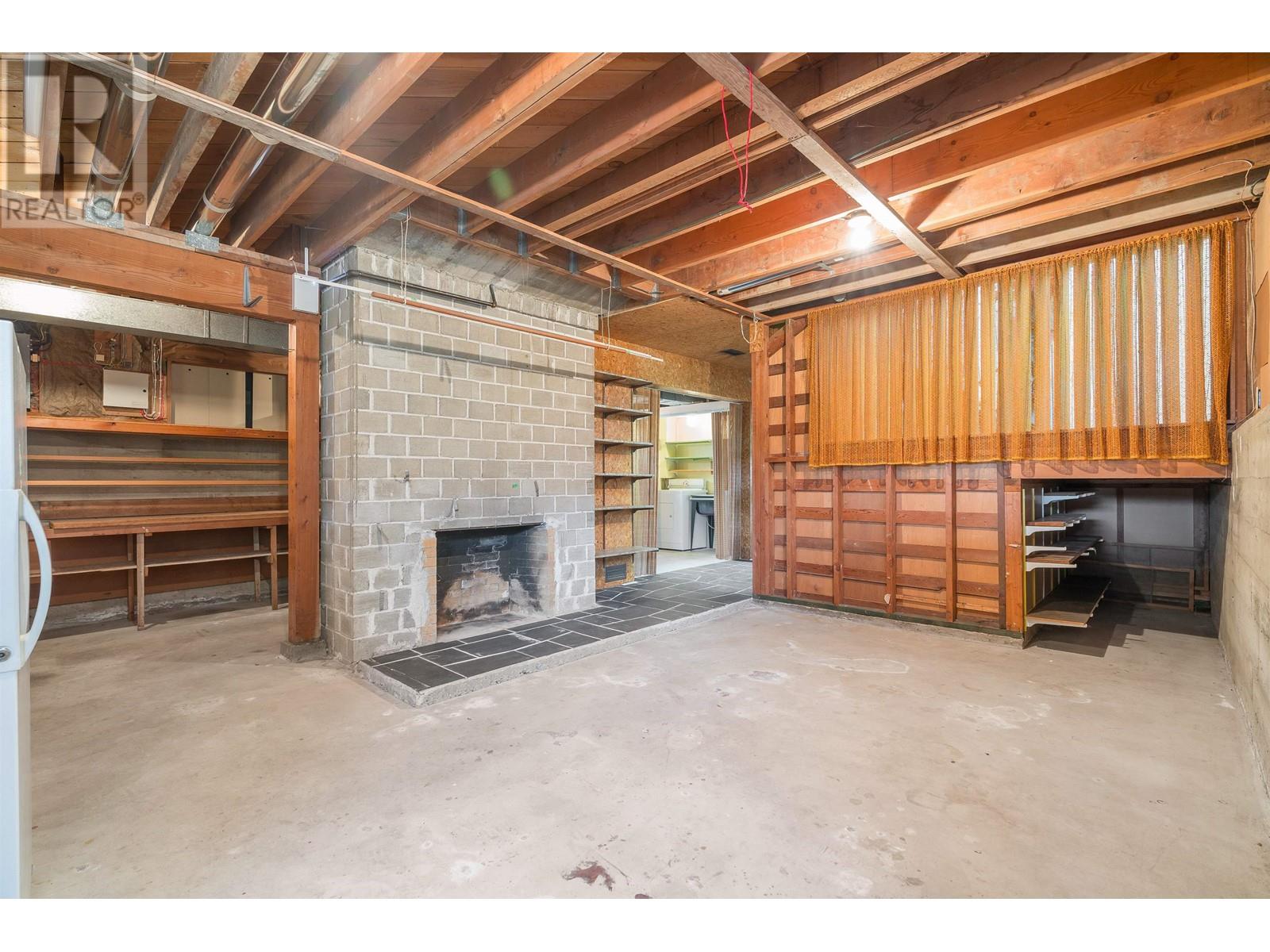 4872 Gilpin Court, Burnaby, British Columbia  V5G 3A3 - Photo 31 - R2805656