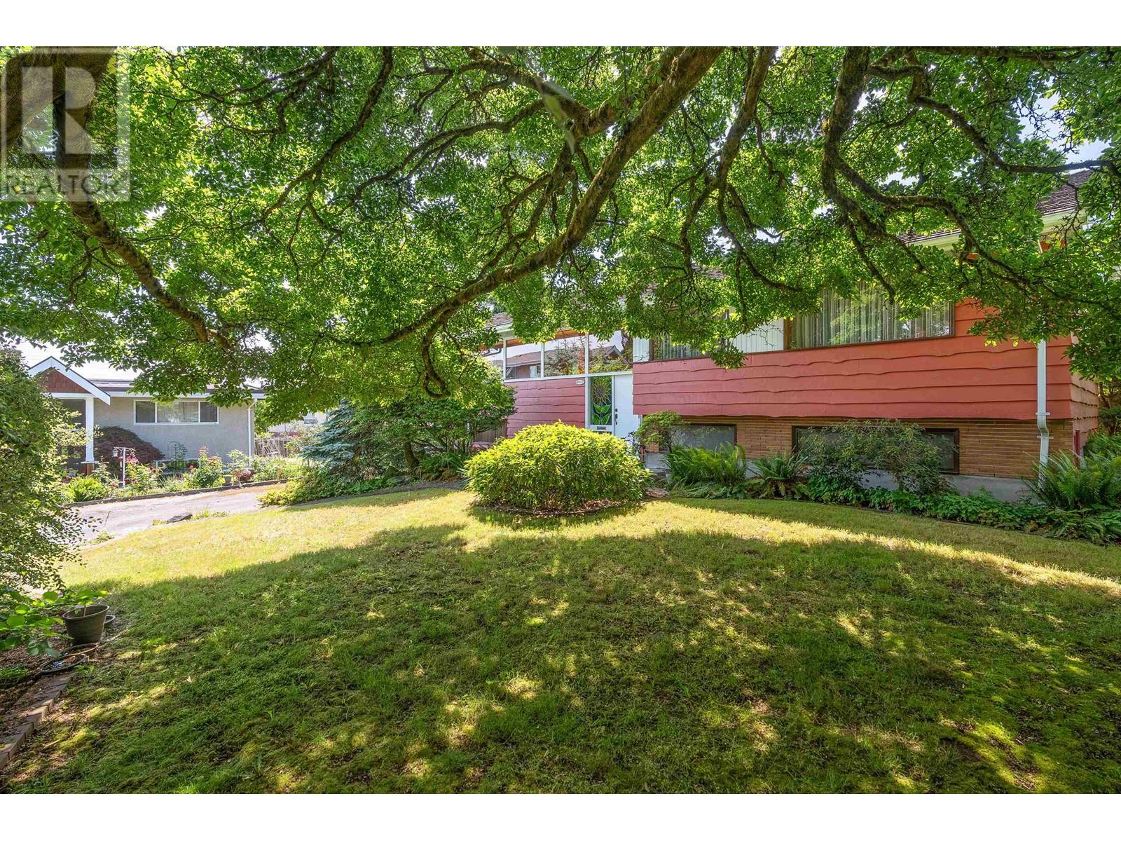4872 Gilpin Court, Burnaby, British Columbia  V5G 3A3 - Photo 40 - R2805656