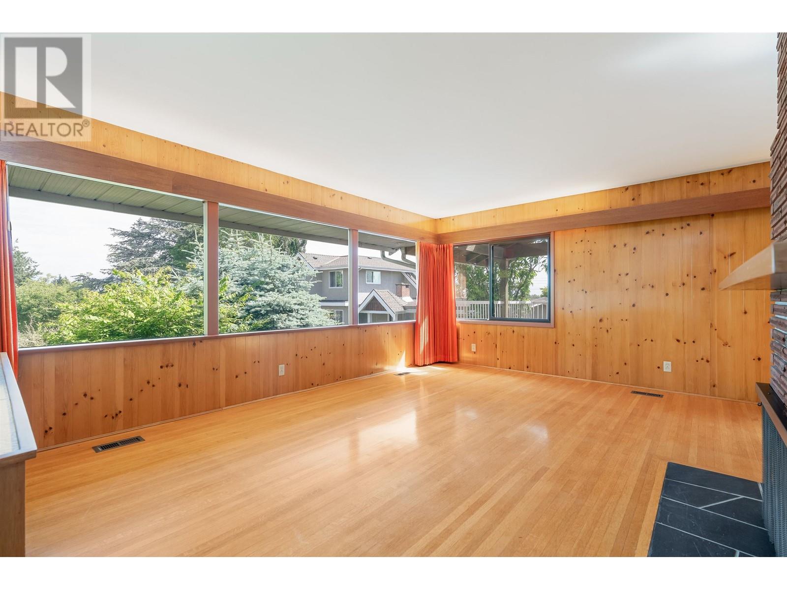 4872 Gilpin Court, Burnaby, British Columbia  V5G 3A3 - Photo 6 - R2805656