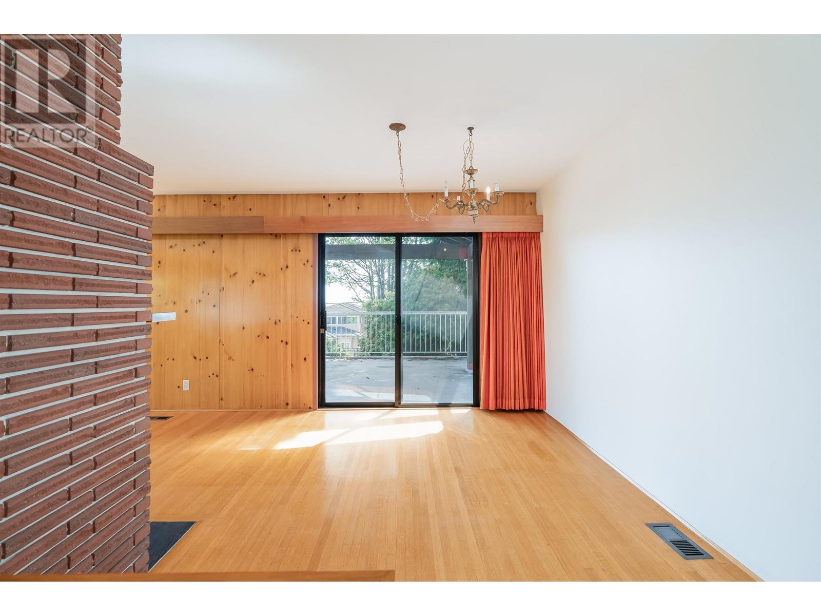 4872 Gilpin Court, Burnaby, British Columbia  V5G 3A3 - Photo 9 - R2805656