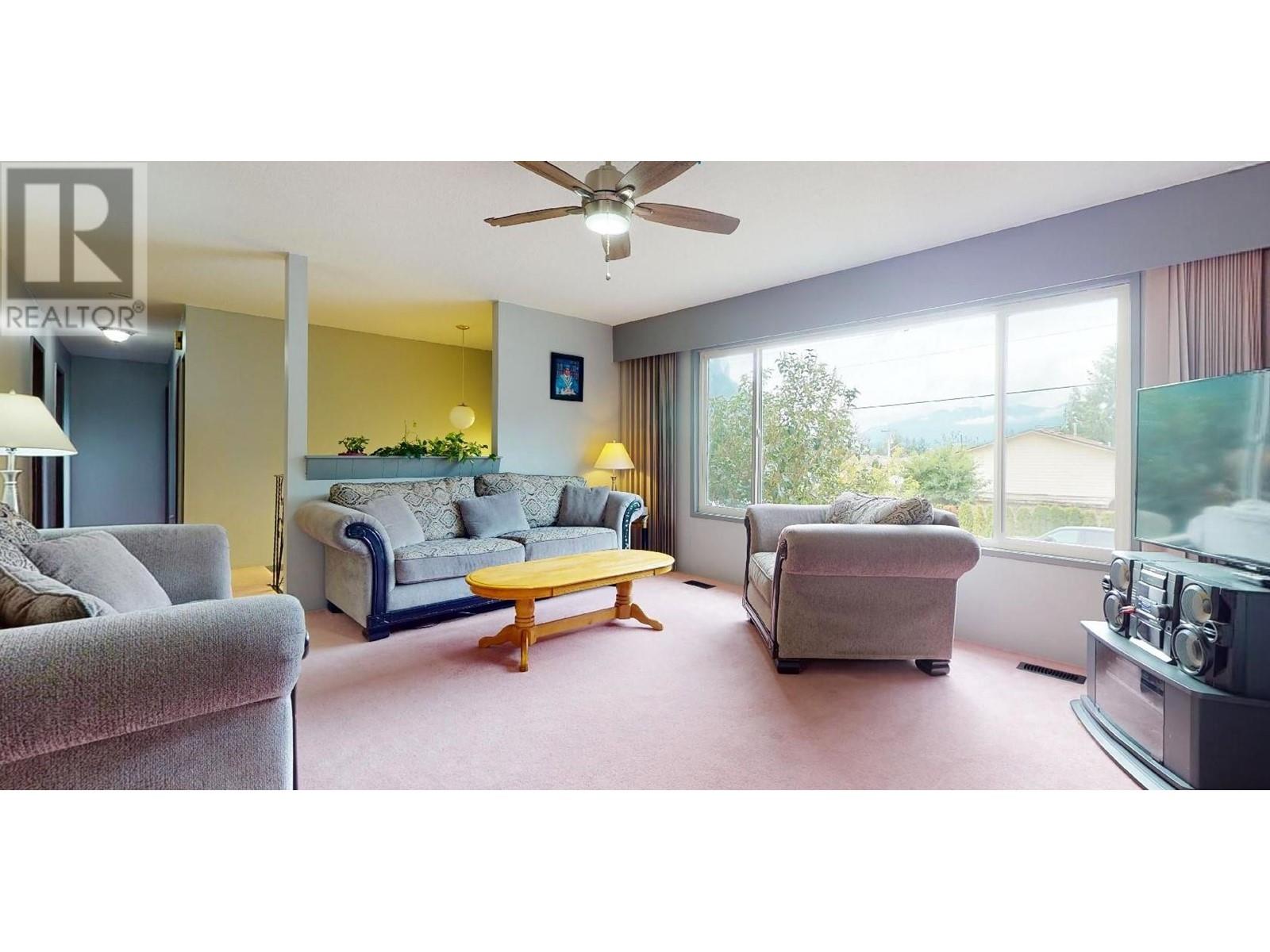 38299 Juniper Crescent, Squamish, British Columbia  V8B 0W6 - Photo 6 - R2805658