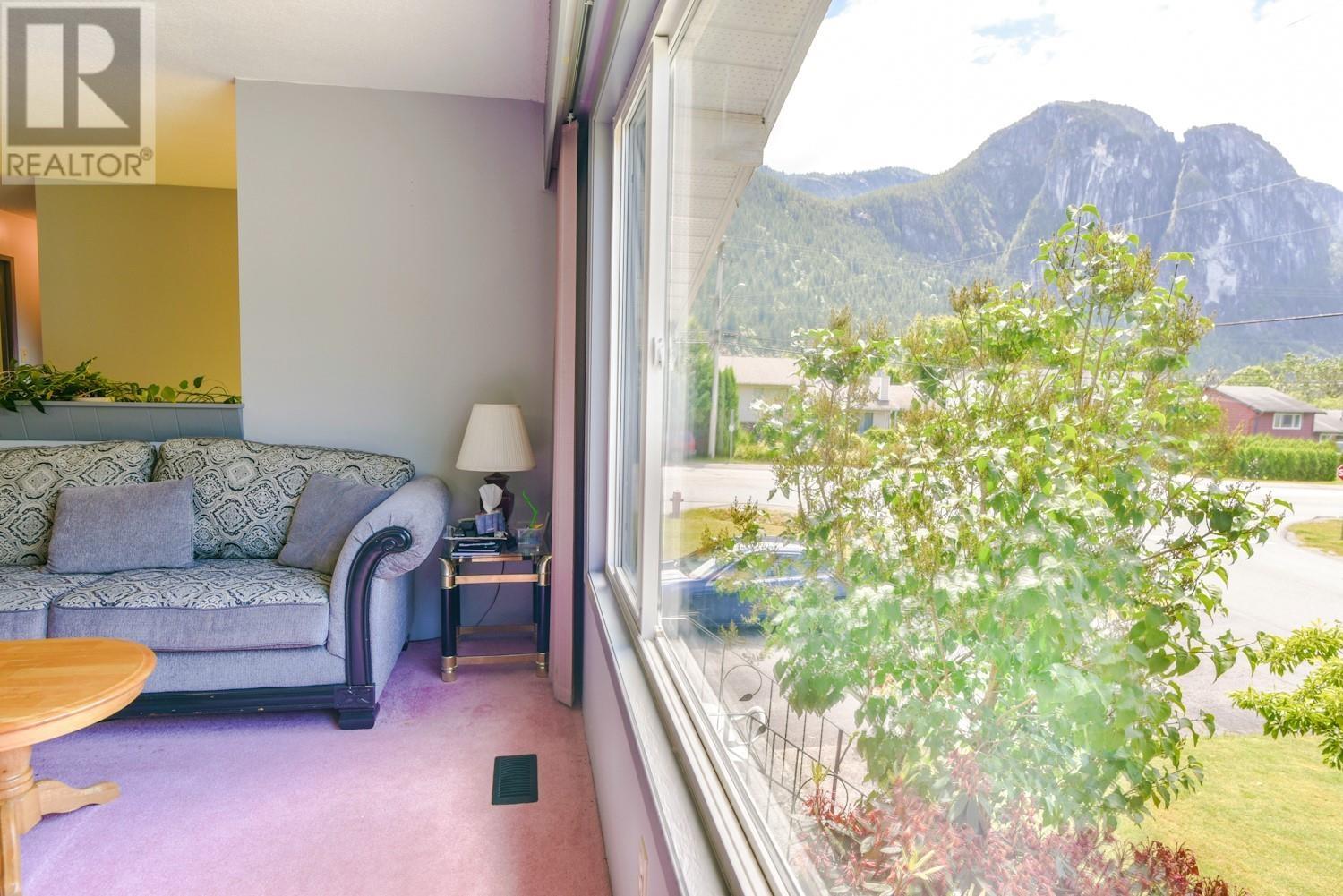 38299 Juniper Crescent, Squamish, British Columbia  V8B 0W6 - Photo 8 - R2805658
