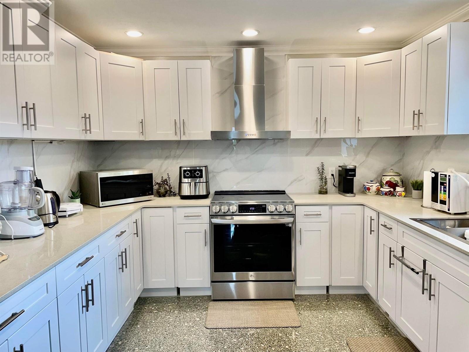 3022 Vanness Avenue, Vancouver, British Columbia  V5R 4Z8 - Photo 4 - R2803328