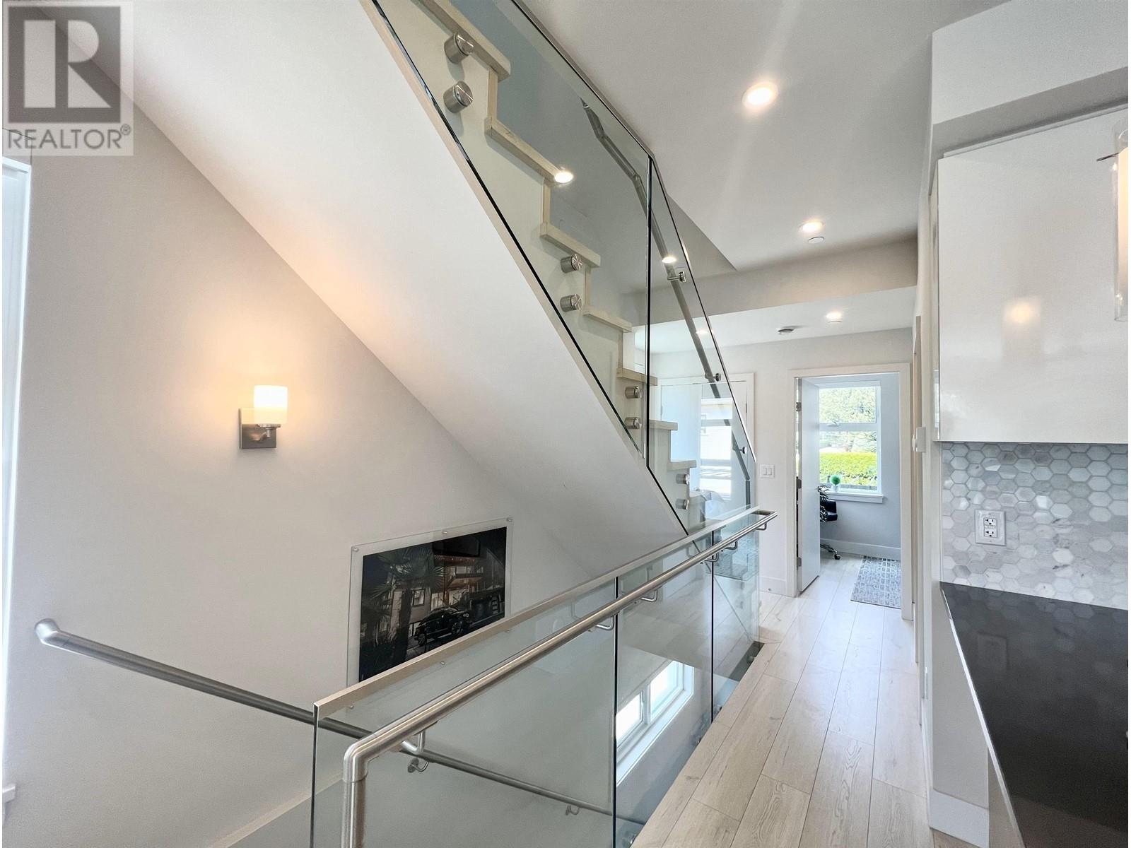 1710 Larson Road, North Vancouver, British Columbia  V7M 2Z4 - Photo 5 - R2805370