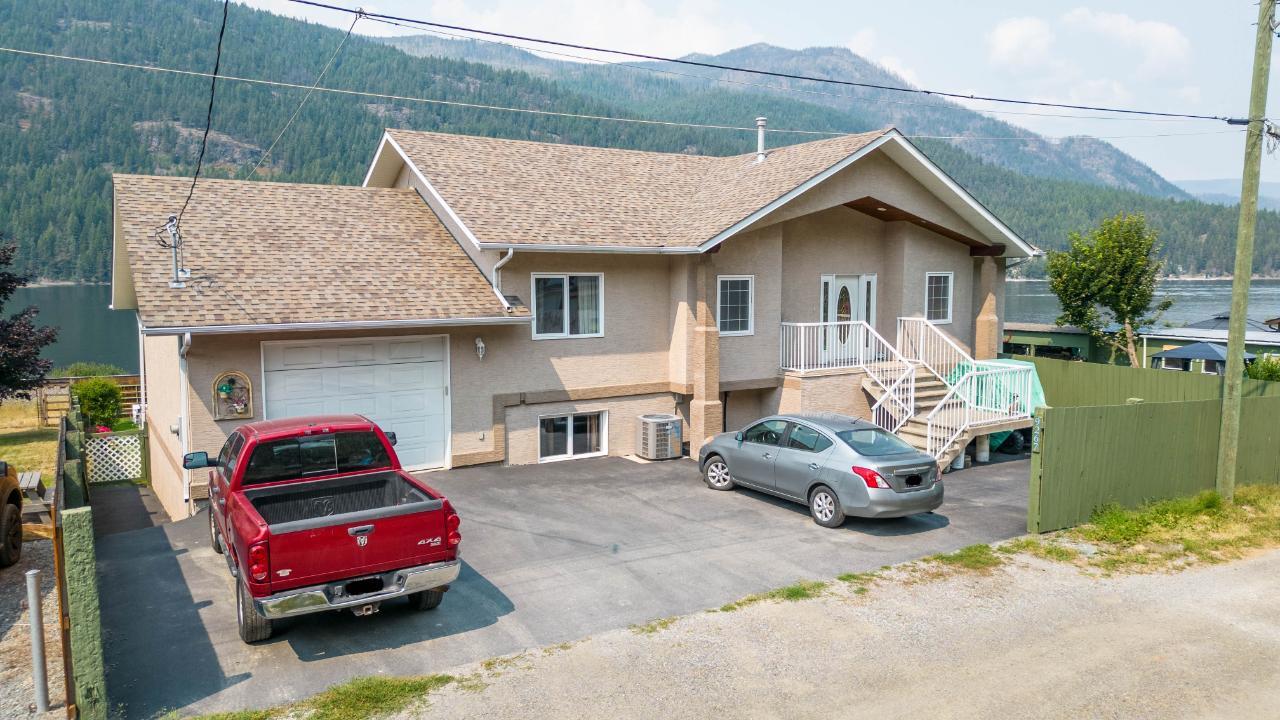 9267 Lake Street, Moyie, British Columbia  V0B 2A0 - Photo 2 - 2472646