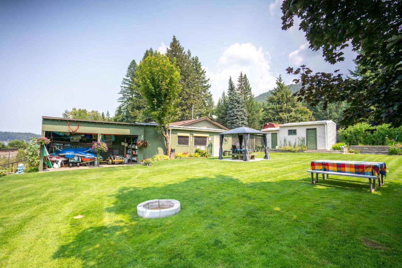 9267 LAKE STREET Moyie