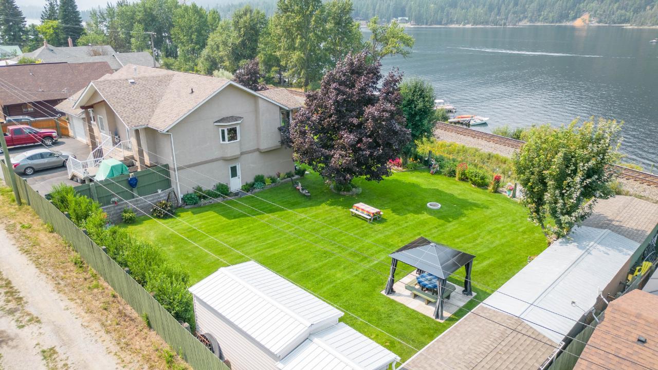 9267 LAKE STREET Moyie