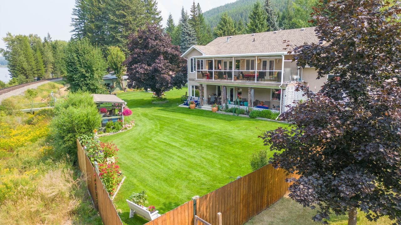 9267 LAKE STREET Moyie