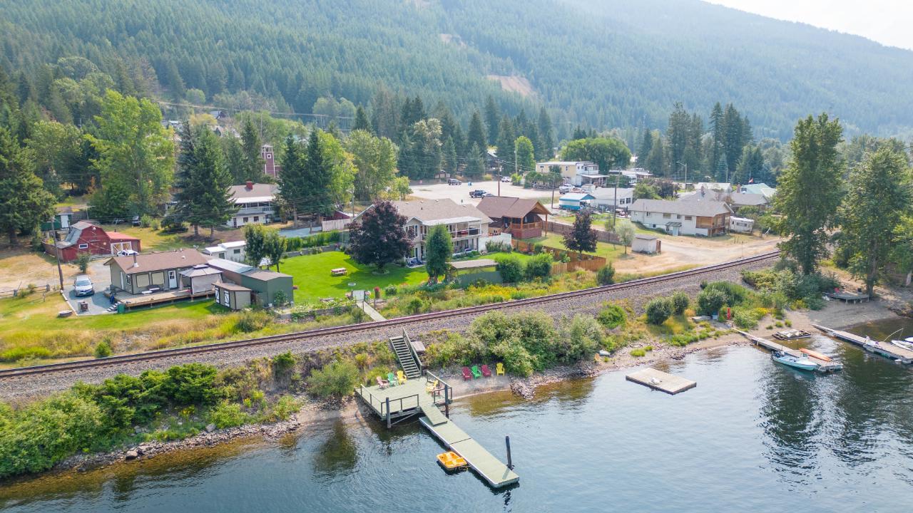 9267 LAKE STREET Moyie