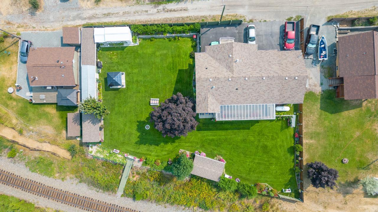 9267 LAKE STREET Moyie