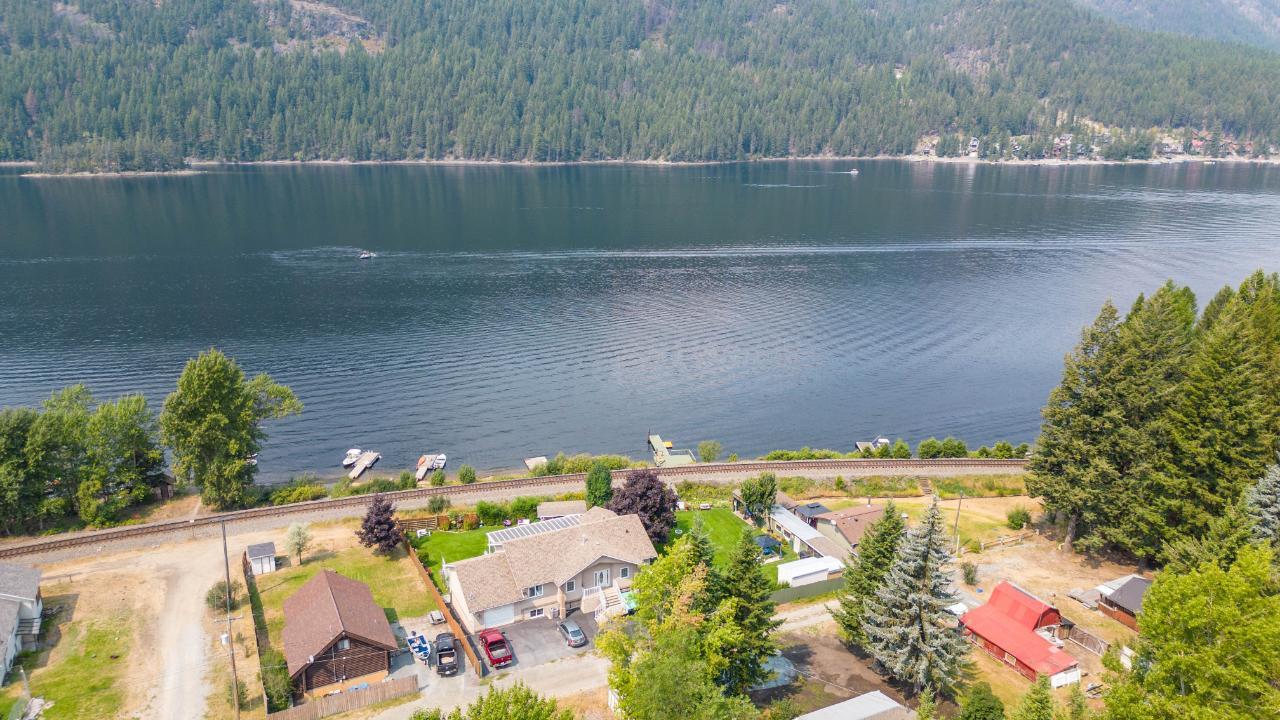 9267 LAKE STREET Moyie