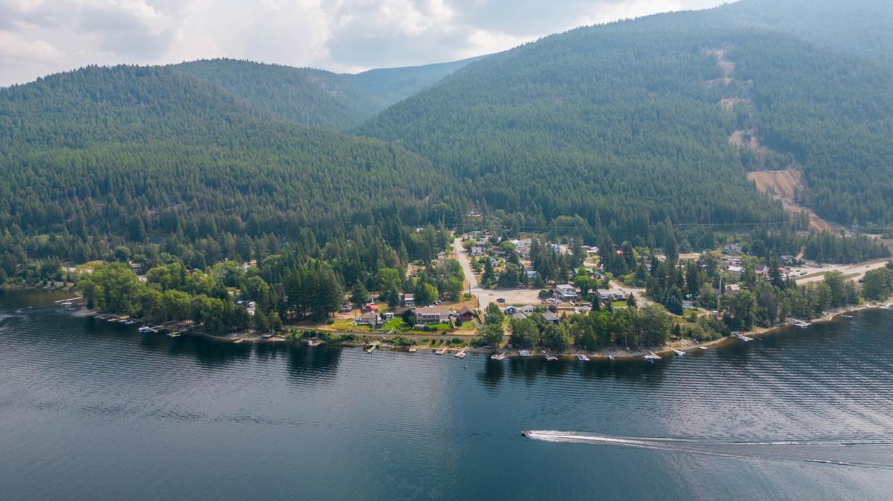 9267 LAKE STREET Moyie