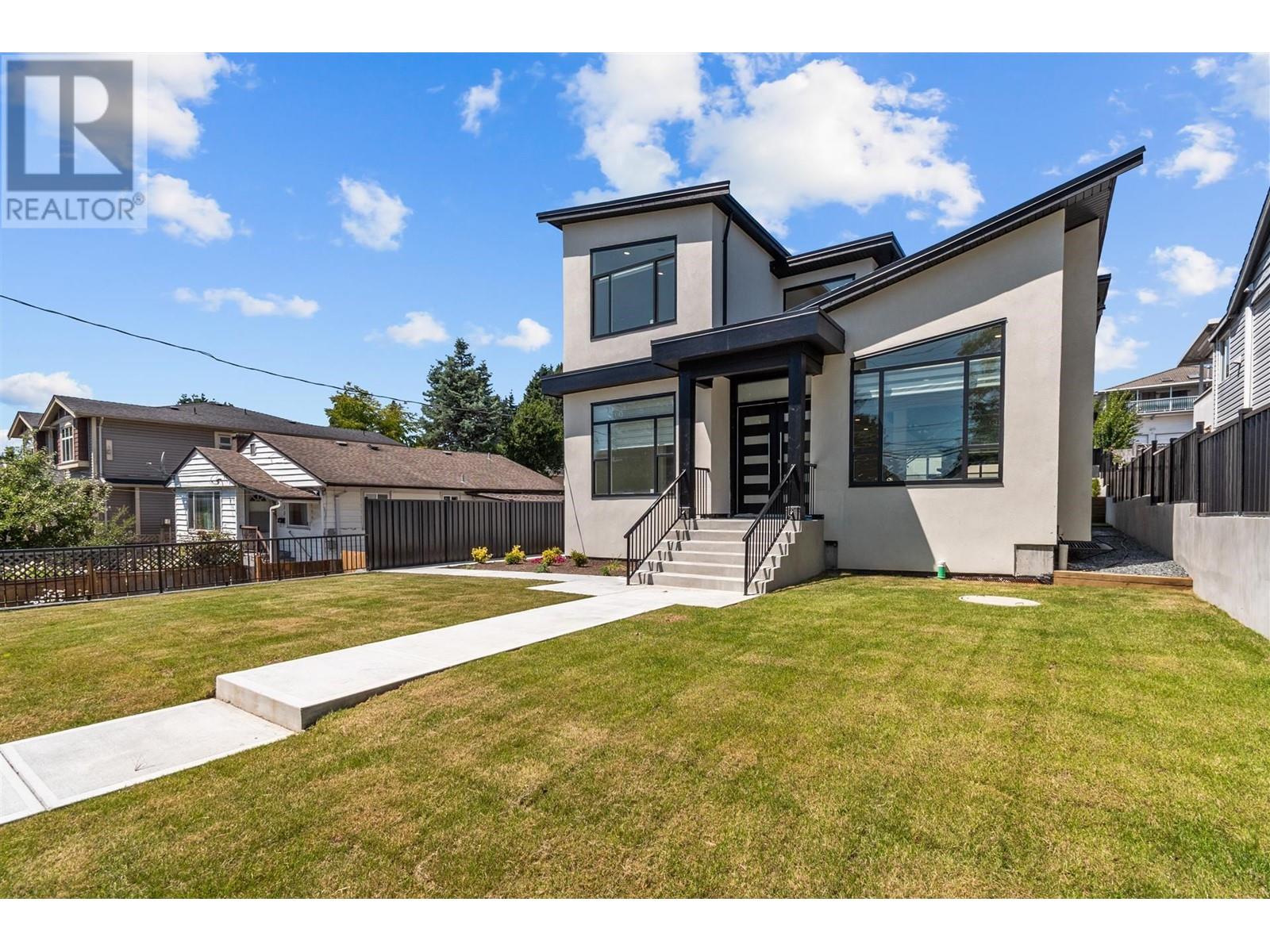8041 10TH AVENUE, burnaby, British Columbia