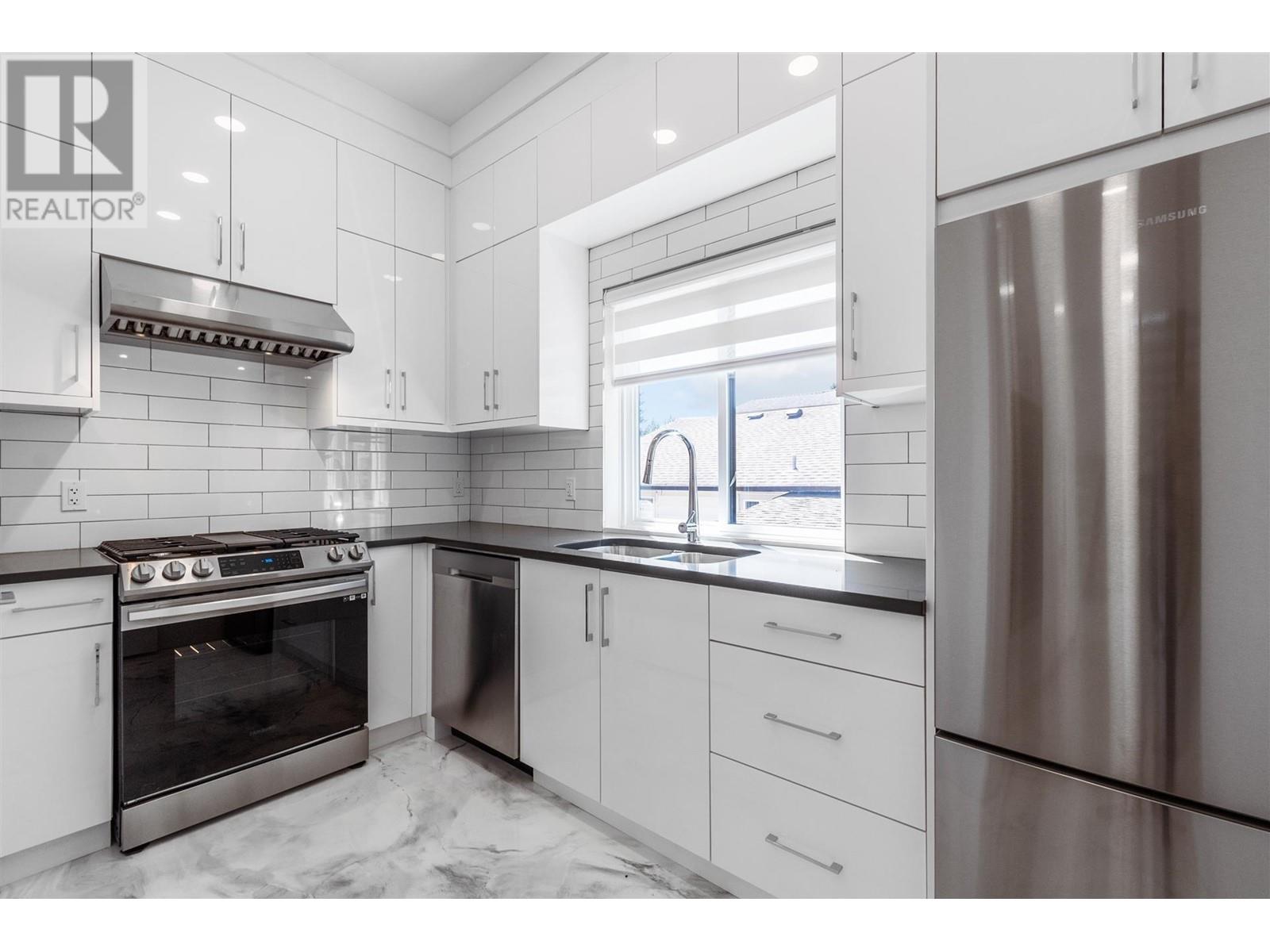 8041 10th Avenue, Burnaby, British Columbia  V3N 2S4 - Photo 13 - R2805002