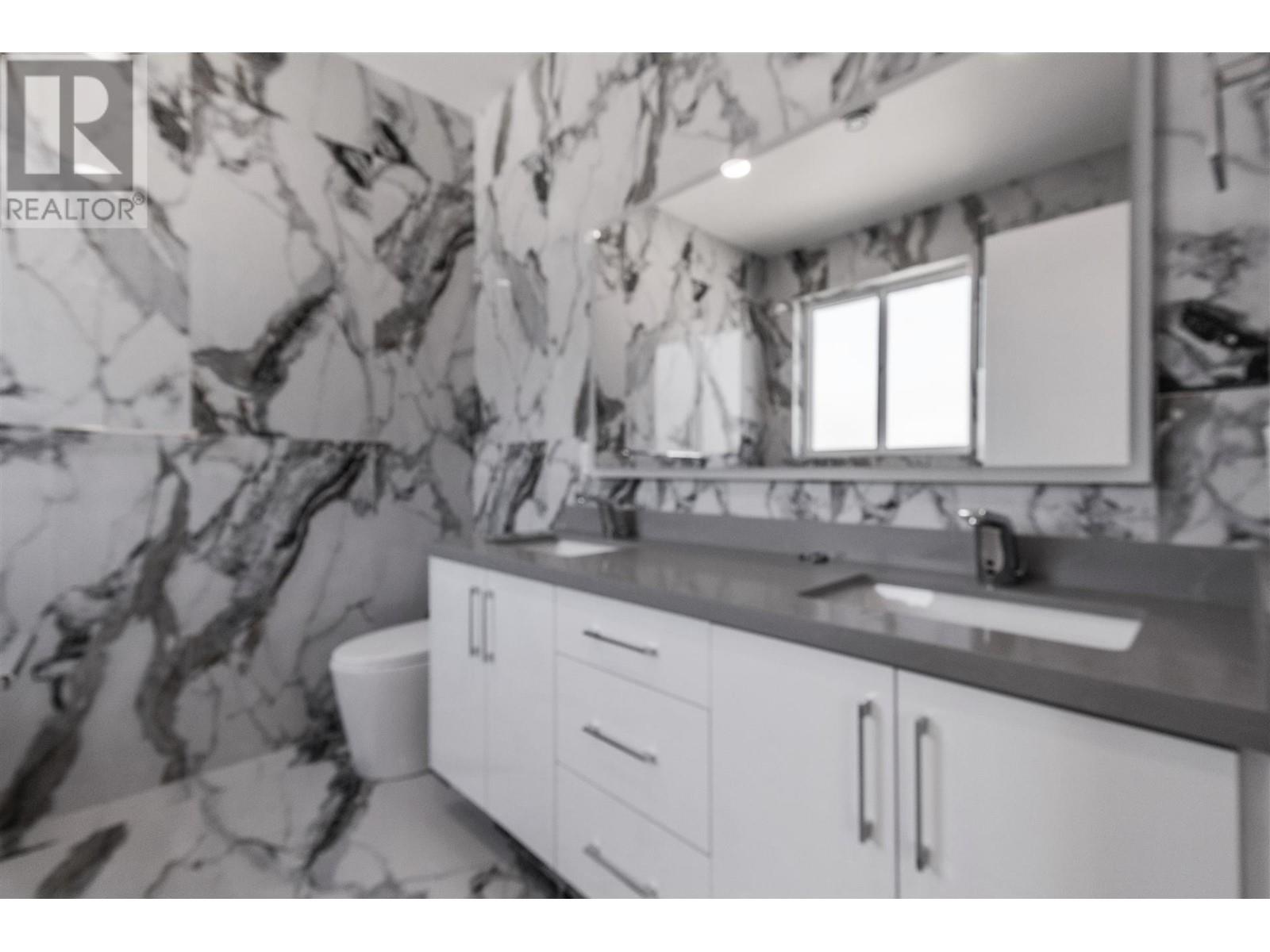8041 10th Avenue, Burnaby, British Columbia  V3N 2S4 - Photo 21 - R2805002