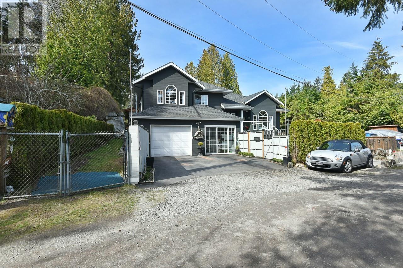 5457 Burley Place, Sechelt, British Columbia  V0N 3A0 - Photo 1 - R2805867