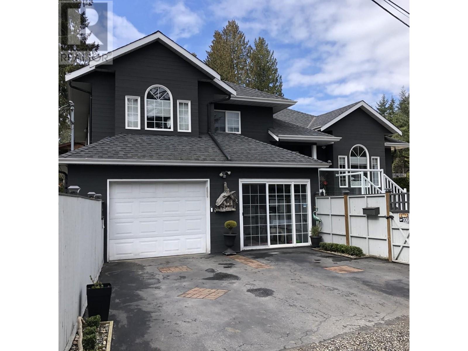 5457 Burley Place, Sechelt, British Columbia  V0N 3A0 - Photo 3 - R2805867