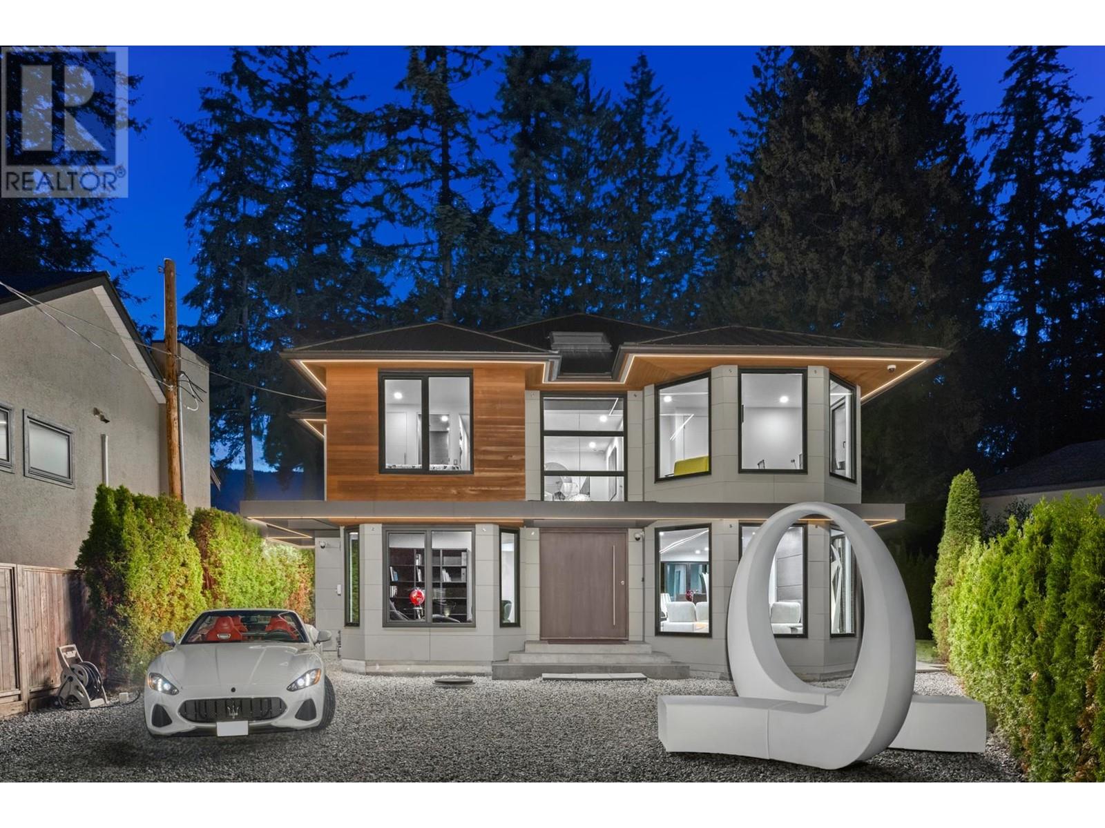 4577 Capilano Road, North Vancouver, British Columbia  V7R 4K2 - Photo 2 - R2805879
