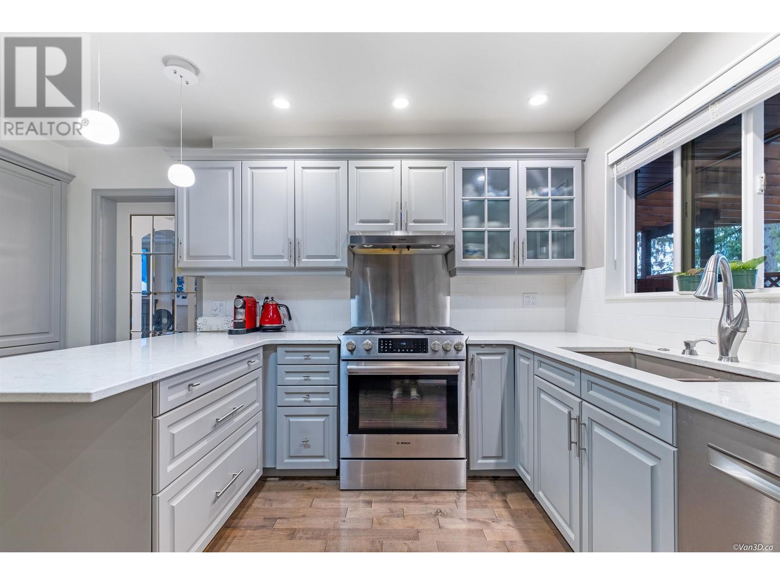 812 Robinson Street, Coquitlam, British Columbia  V3J 4G3 - Photo 6 - R2804731