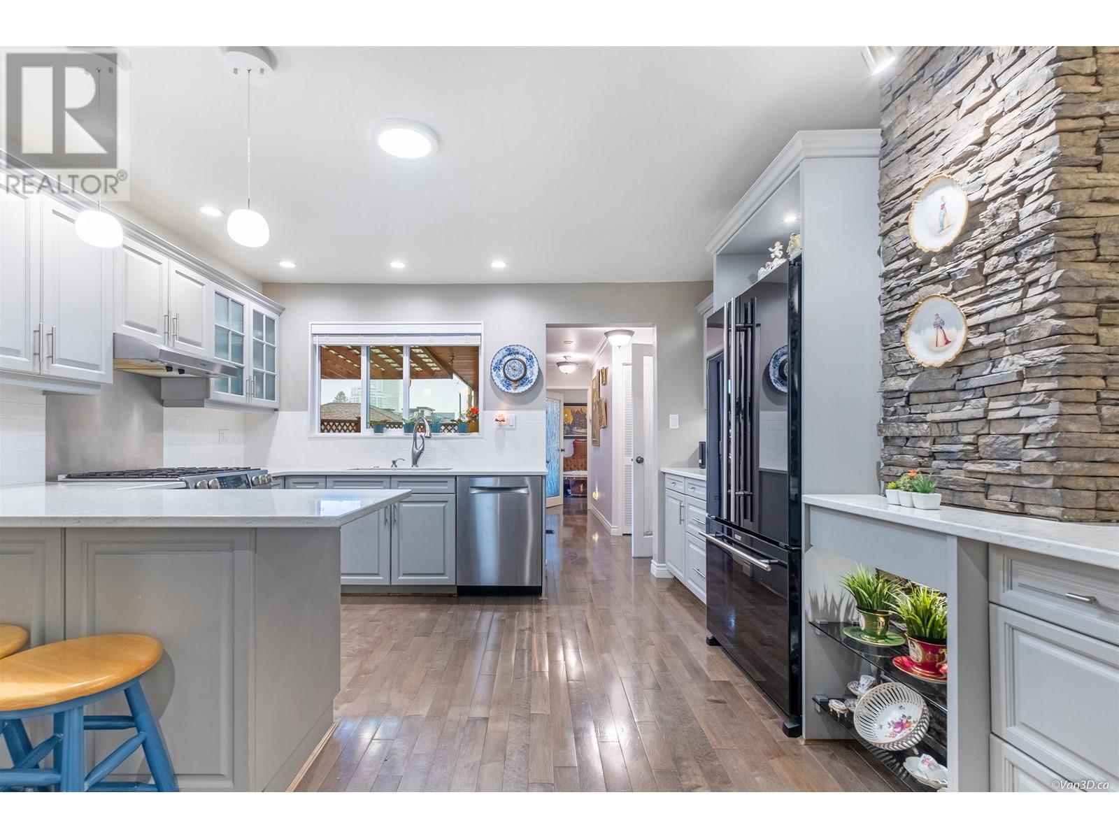 812 Robinson Street, Coquitlam, British Columbia  V3J 4G3 - Photo 7 - R2804731