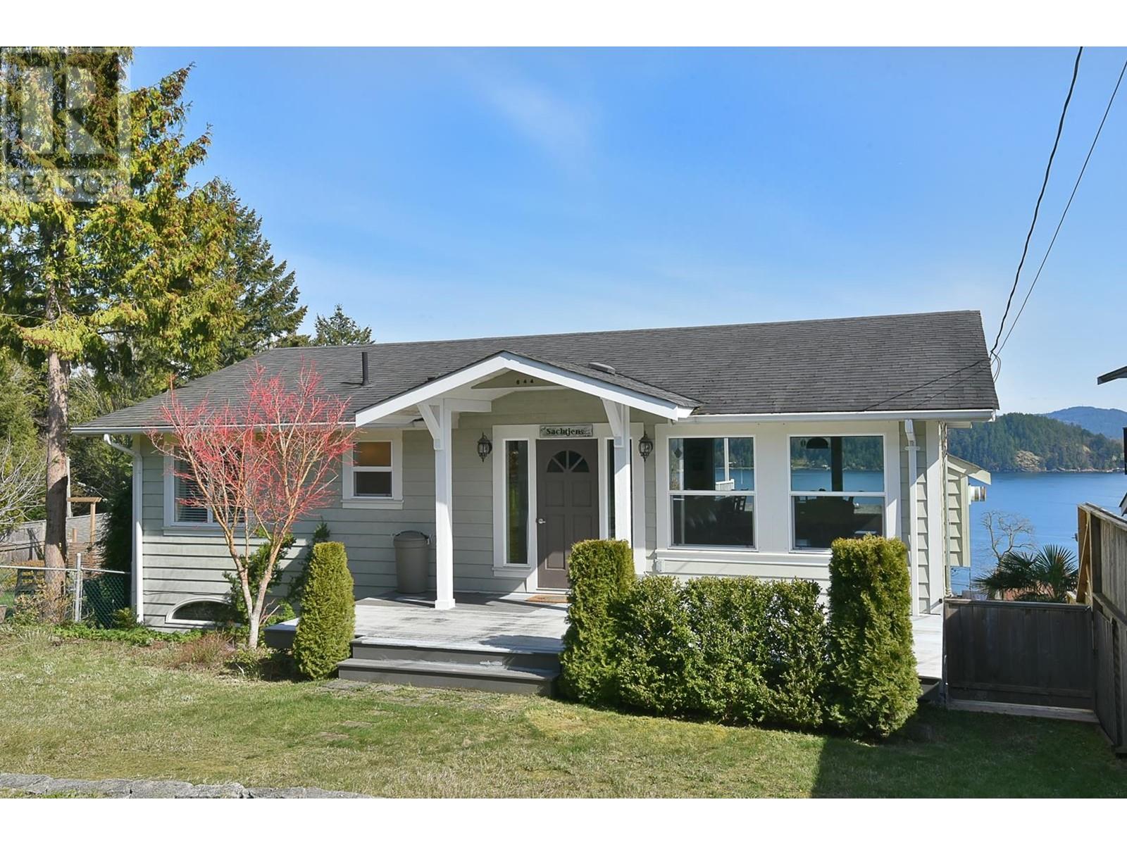 644 GIBSONS WAY, gibsons, British Columbia