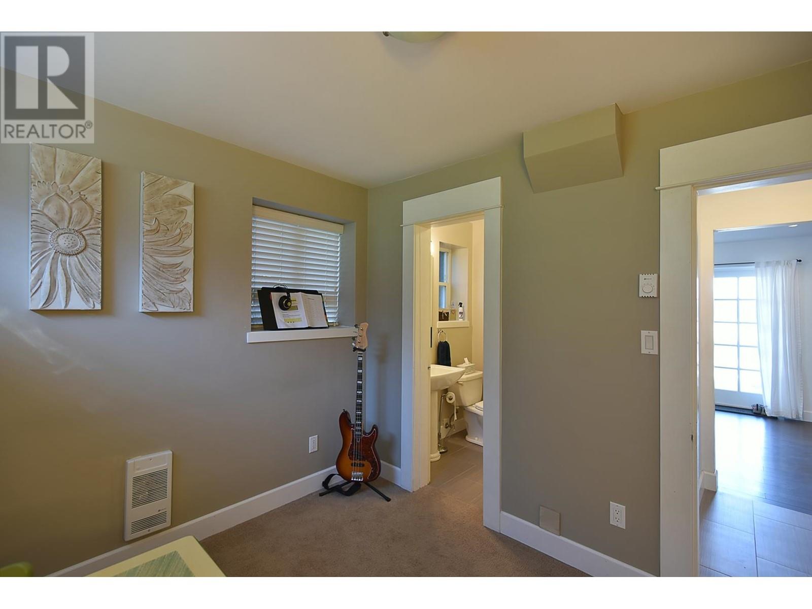 644 Gibsons Way, Gibsons, British Columbia  V0N 1V9 - Photo 22 - R2806033