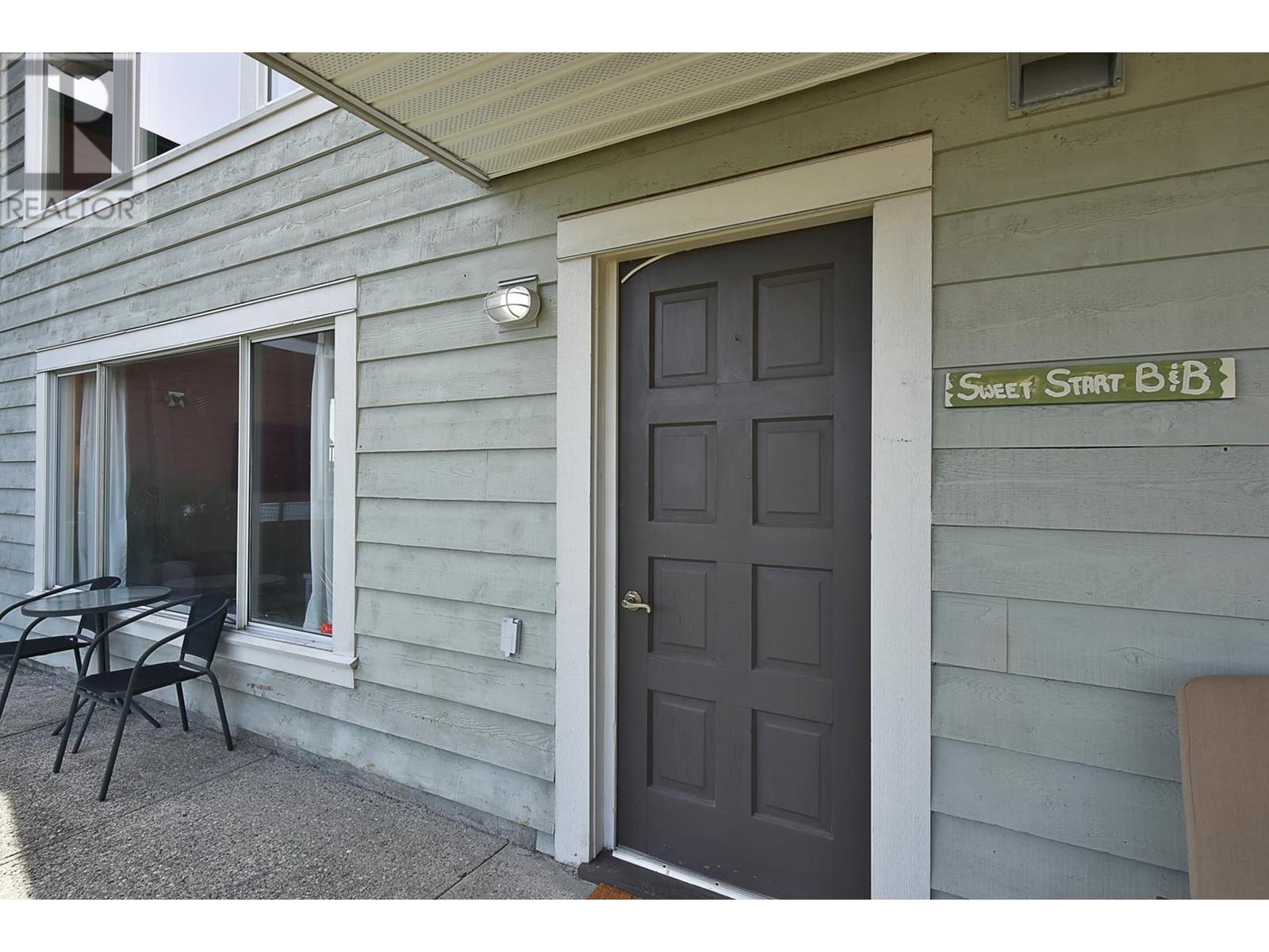 644 Gibsons Way, Gibsons, British Columbia  V0N 1V9 - Photo 24 - R2806033