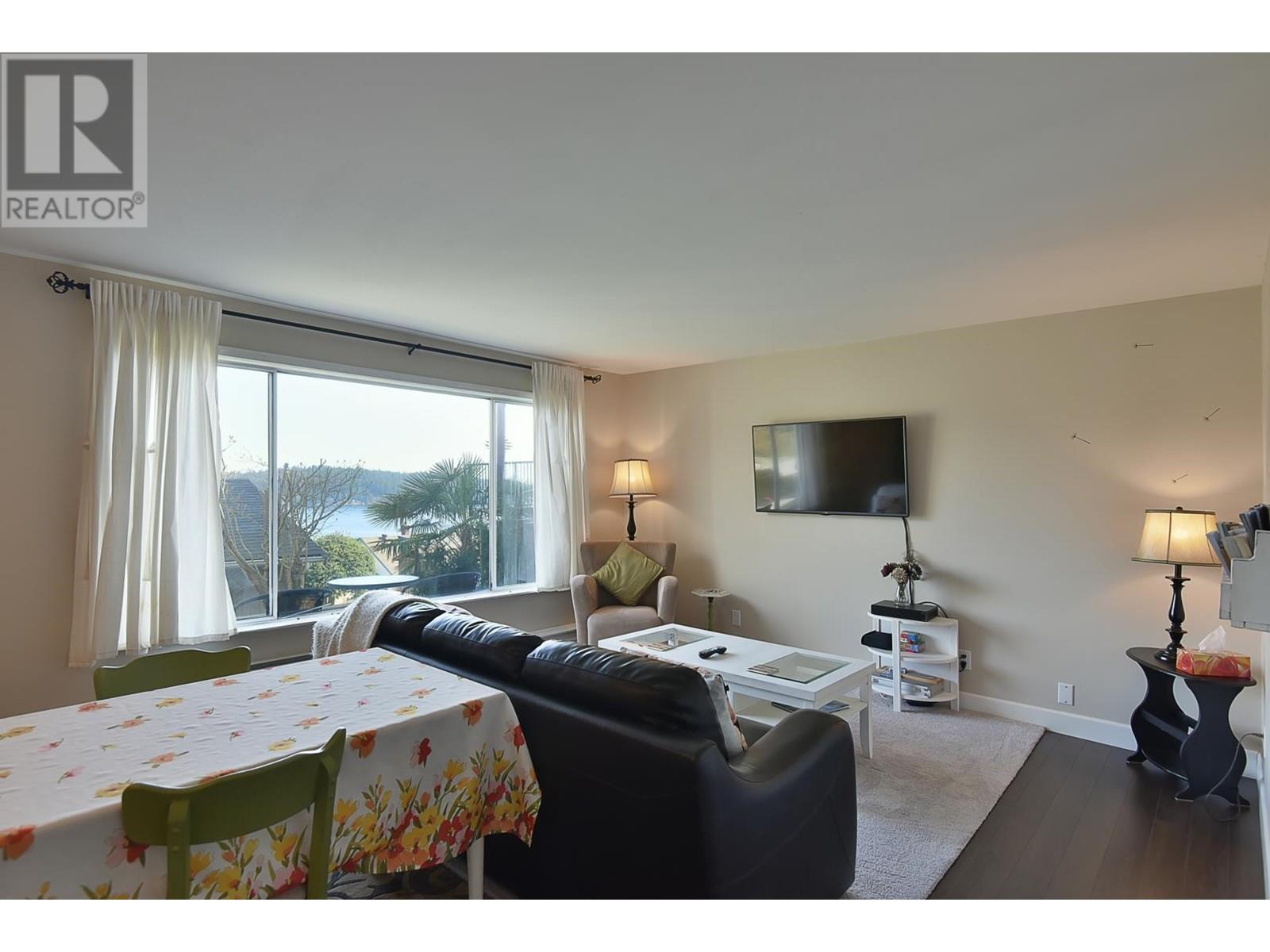 644 Gibsons Way, Gibsons, British Columbia  V0N 1V9 - Photo 26 - R2806033