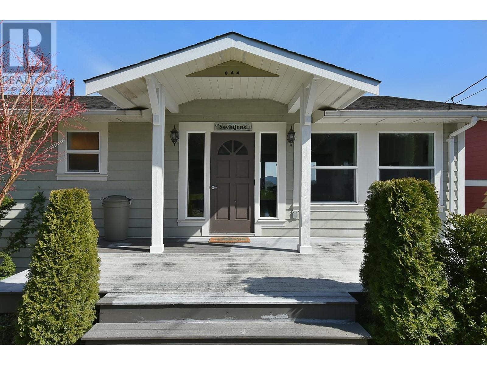 644 Gibsons Way, Gibsons, British Columbia  V0N 1V9 - Photo 35 - R2806033