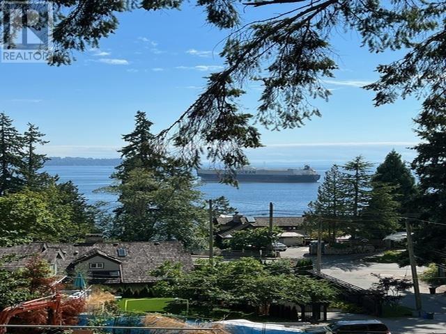 4013 Rose Crescent, West Vancouver, British Columbia  V7V 2N6 - Photo 3 - R2806051