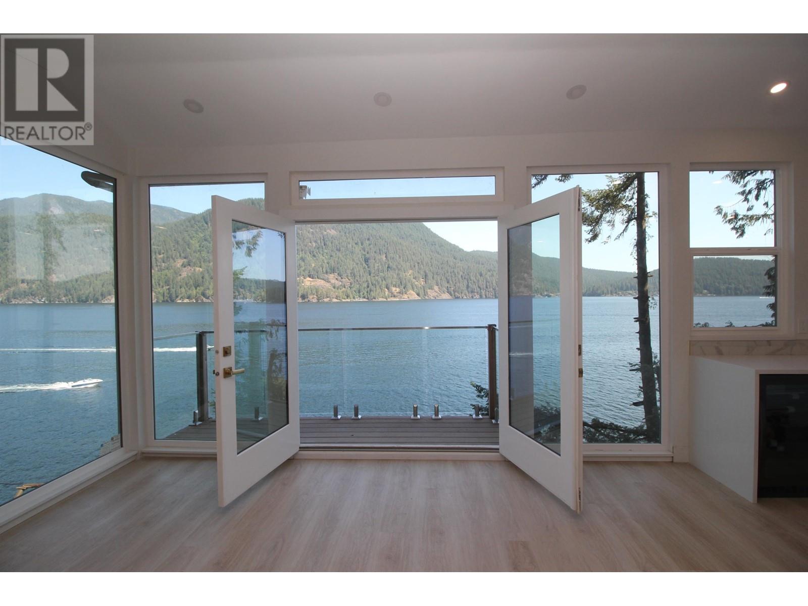 306 Sasamat Lane, North Vancouver, British Columbia  V7G 2S4 - Photo 2 - R2798836