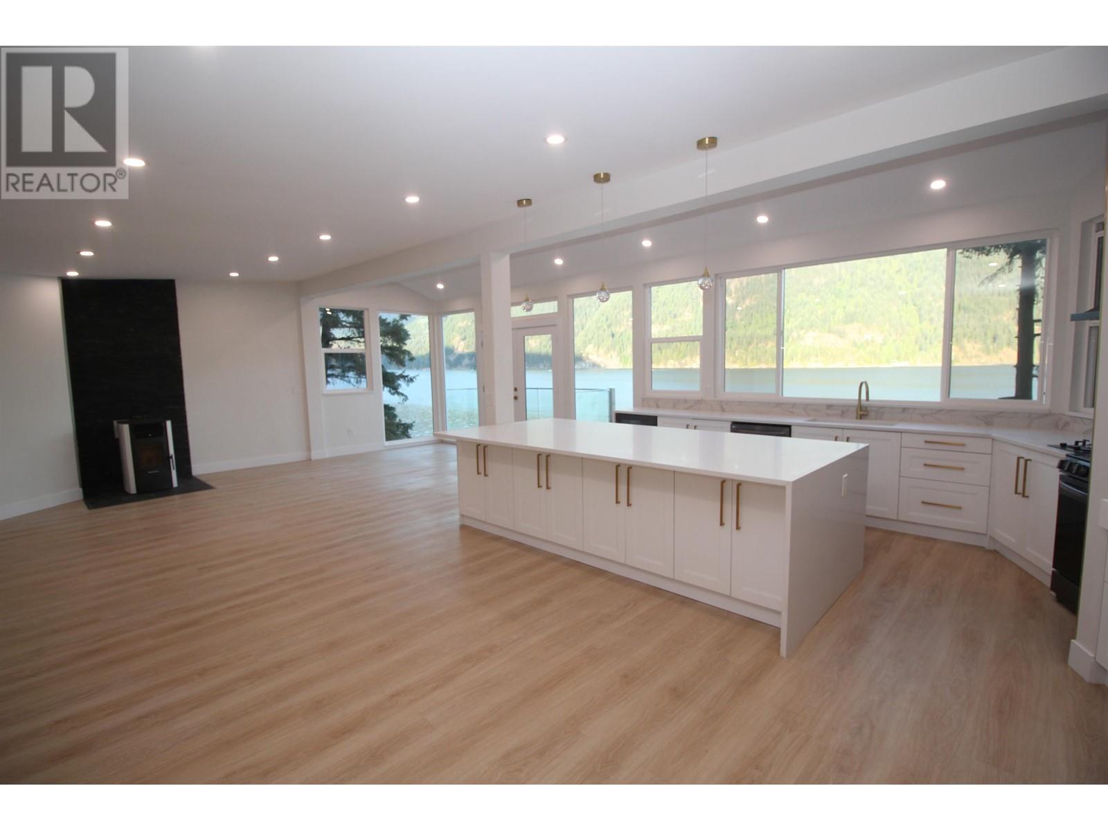 306 Sasamat Lane, North Vancouver, British Columbia  V7G 2S4 - Photo 5 - R2798836