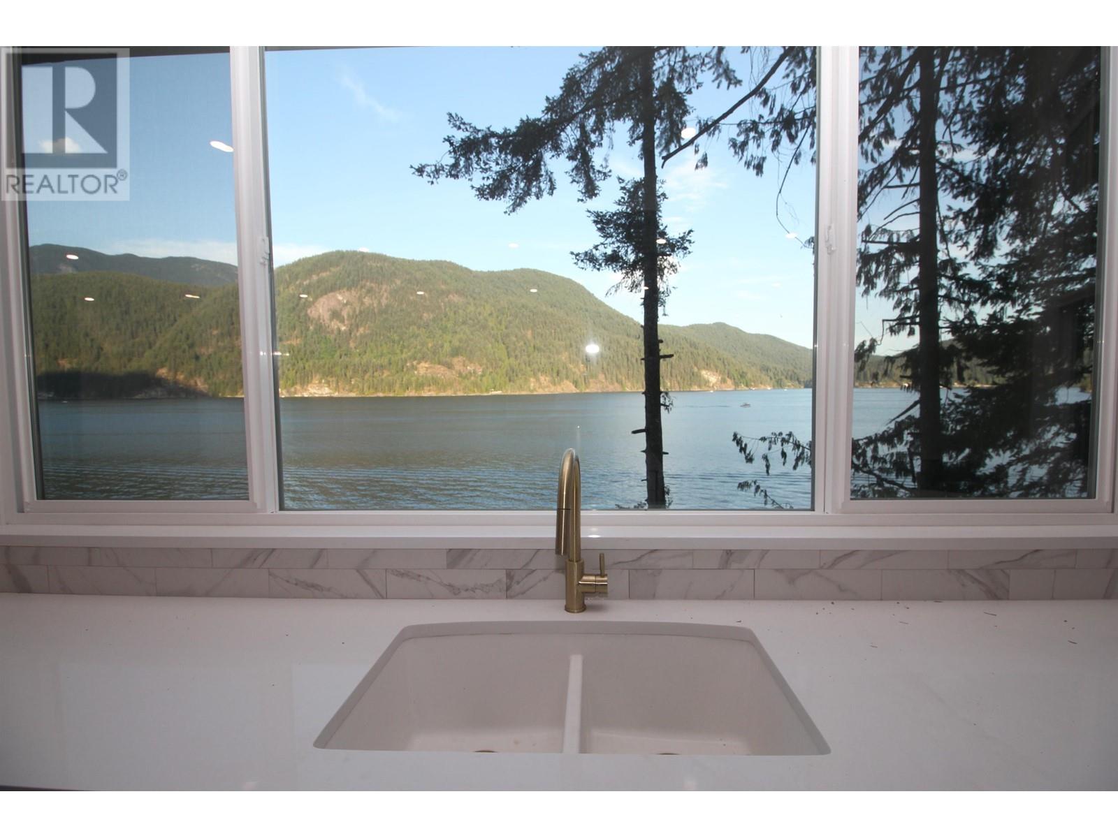 306 Sasamat Lane, North Vancouver, British Columbia  V7G 2S4 - Photo 8 - R2798836