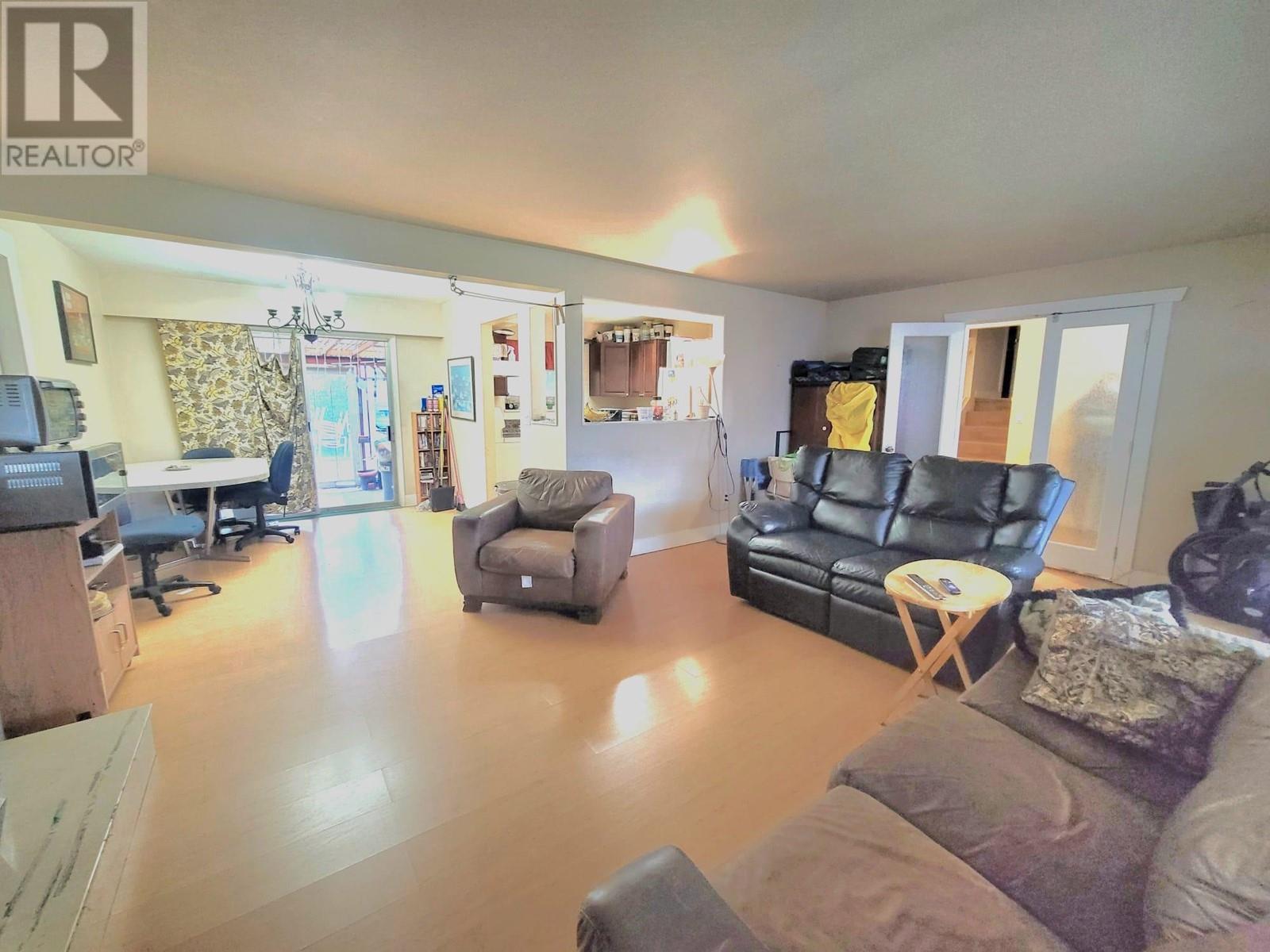 5685 Forest Street, Burnaby, British Columbia  V5G 1X5 - Photo 2 - R2806007