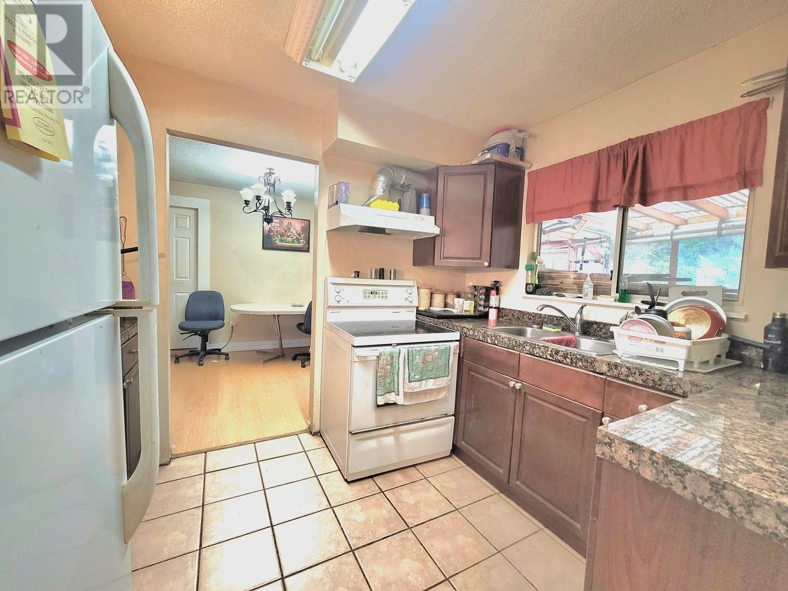 5685 Forest Street, Burnaby, British Columbia  V5G 1X5 - Photo 7 - R2806007
