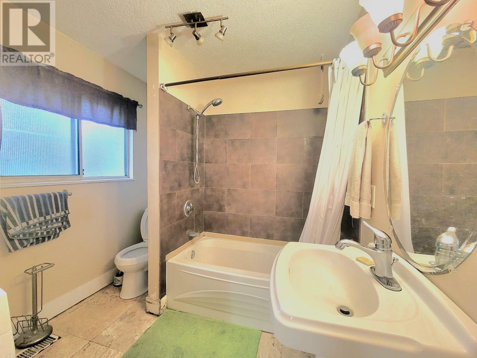 5685 Forest Street, Burnaby, British Columbia  V5G 1X5 - Photo 6 - R2806007