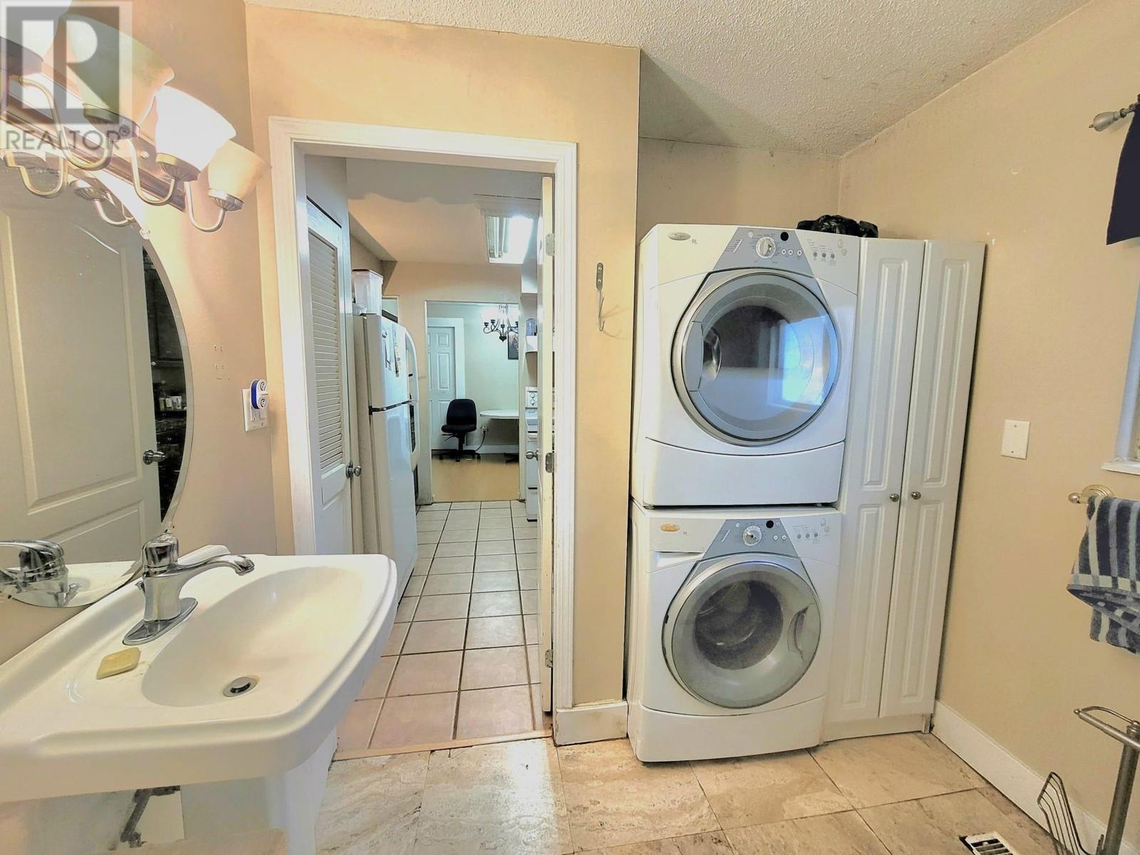 5685 Forest Street, Burnaby, British Columbia  V5G 1X5 - Photo 8 - R2806007