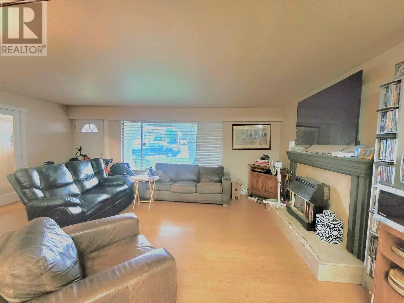 5685 Forest Street, Burnaby, British Columbia  V5G 1X5 - Photo 3 - R2806007