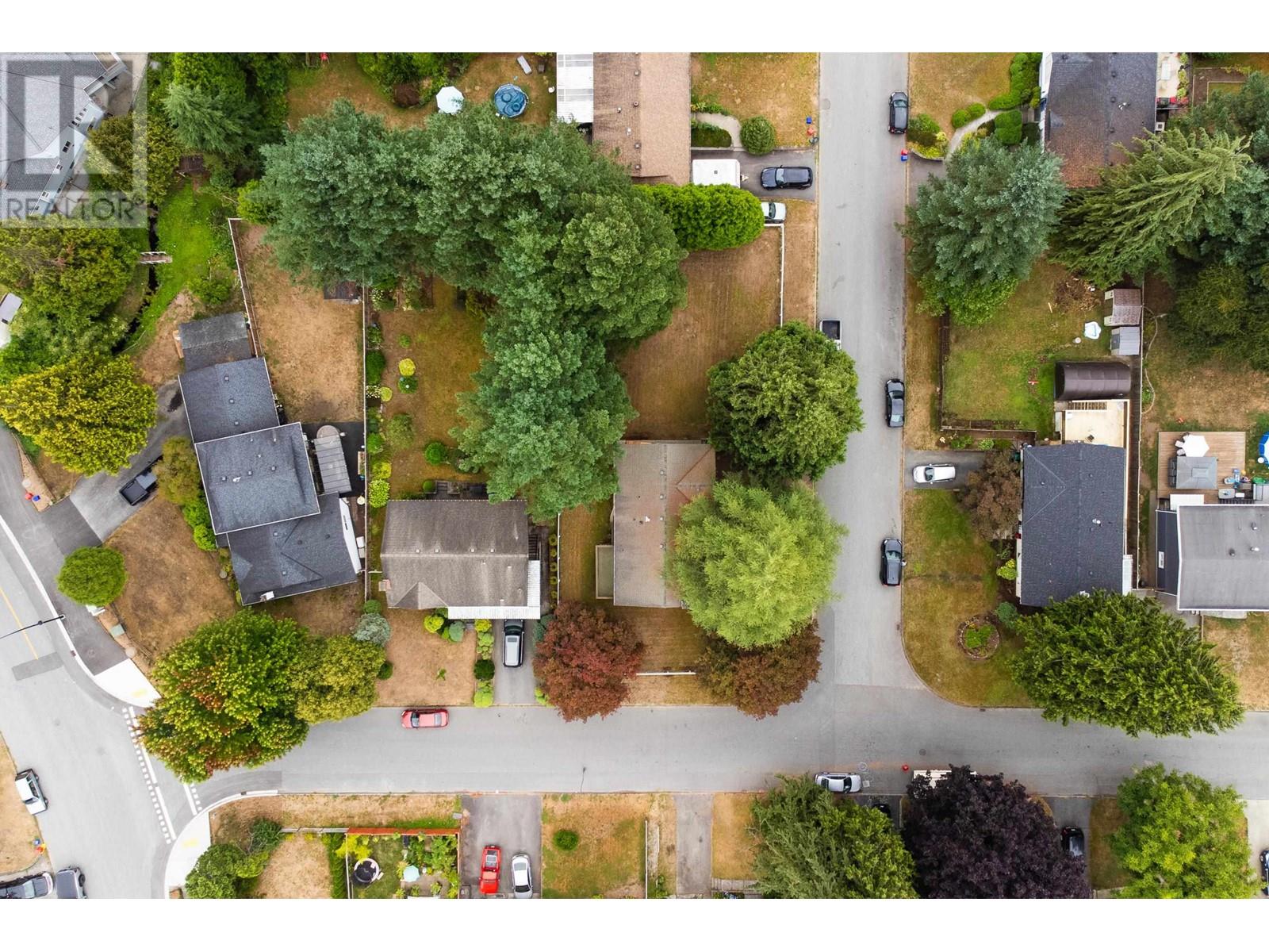21099 Berry Avenue, Maple Ridge, British Columbia  V2X 7V3 - Photo 5 - R2806097