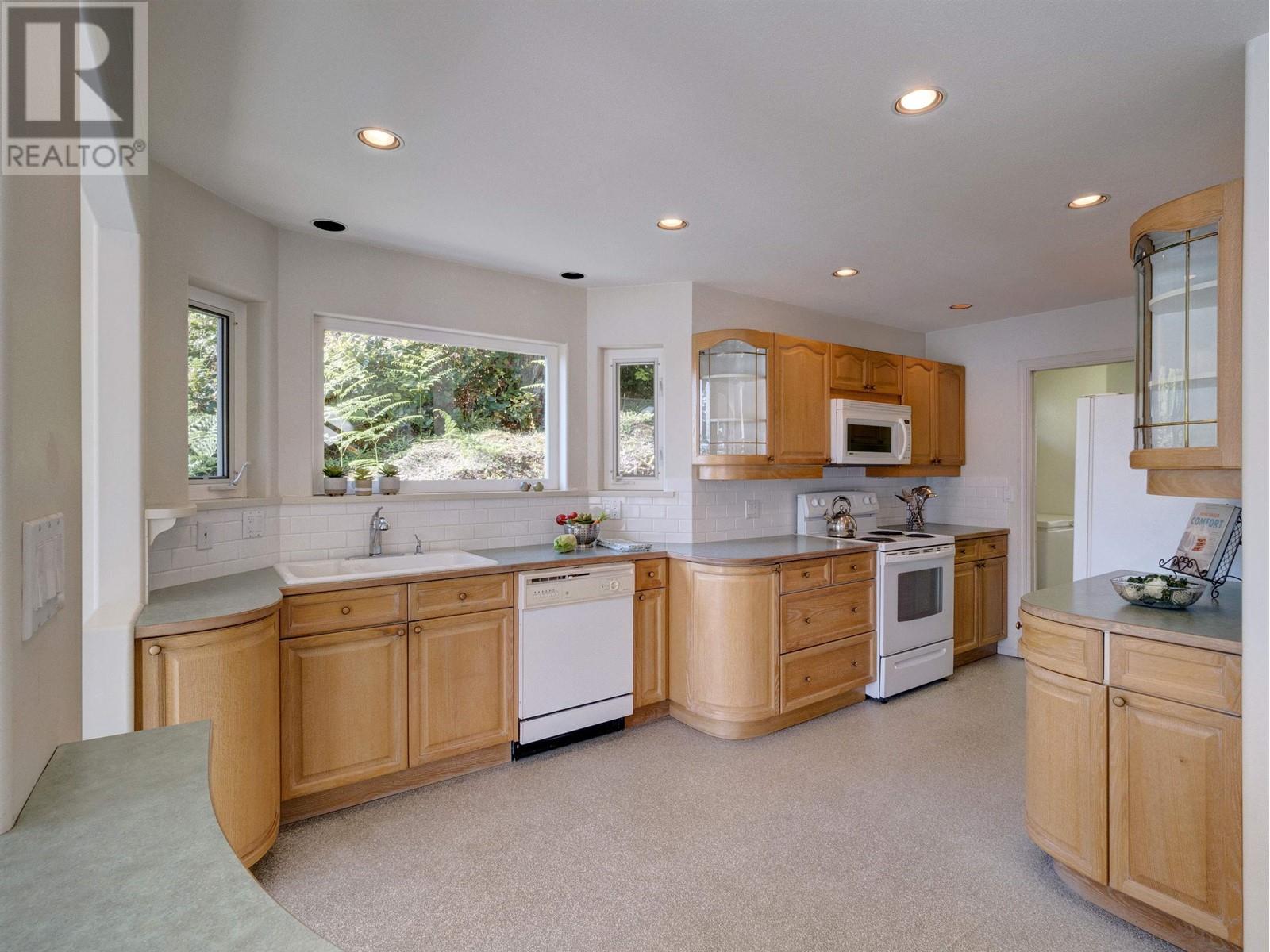 7659 Redrooffs Road, Halfmoon Bay, British Columbia  V0N 1Y1 - Photo 14 - R2806102