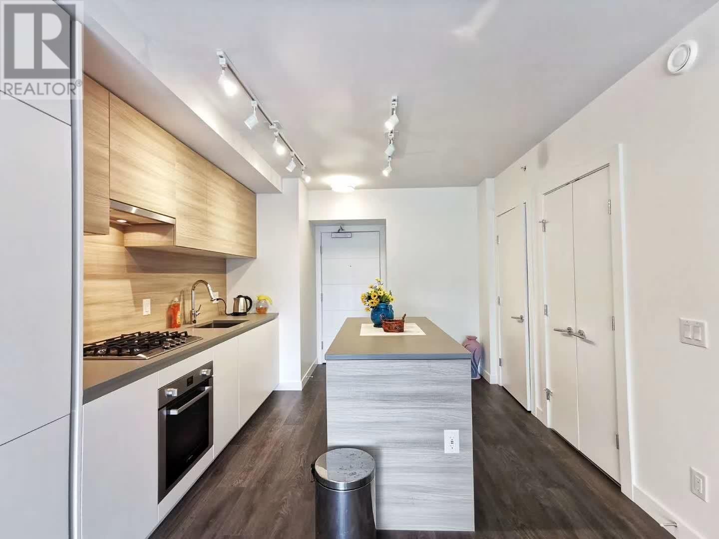 2105 652 Whiting Way, Coquitlam, British Columbia  V3J 0K3 - Photo 4 - R2805054