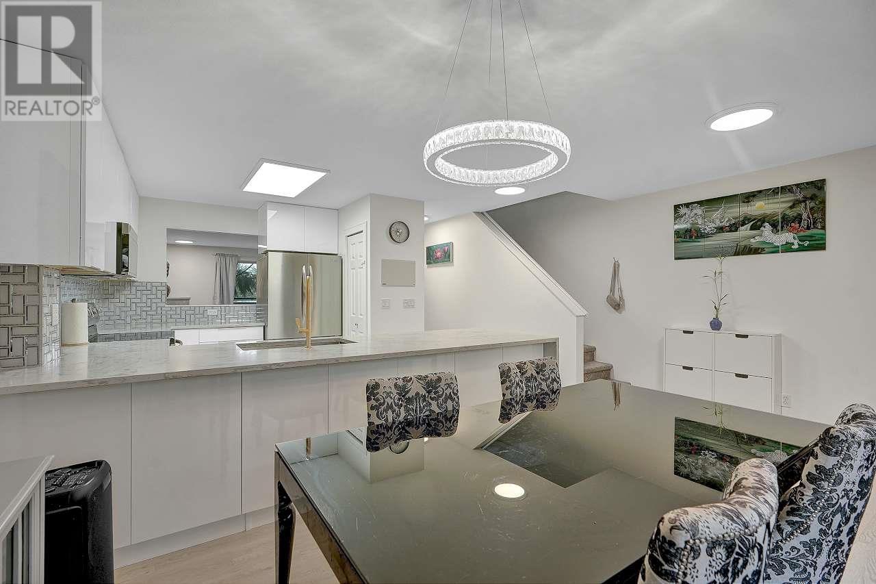 144 Shoreline Circle, Port Moody, British Columbia  V3H 5B3 - Photo 3 - R2806159