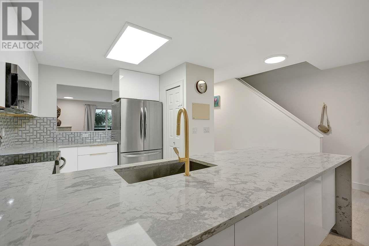 144 Shoreline Circle, Port Moody, British Columbia  V3H 5B3 - Photo 4 - R2806159