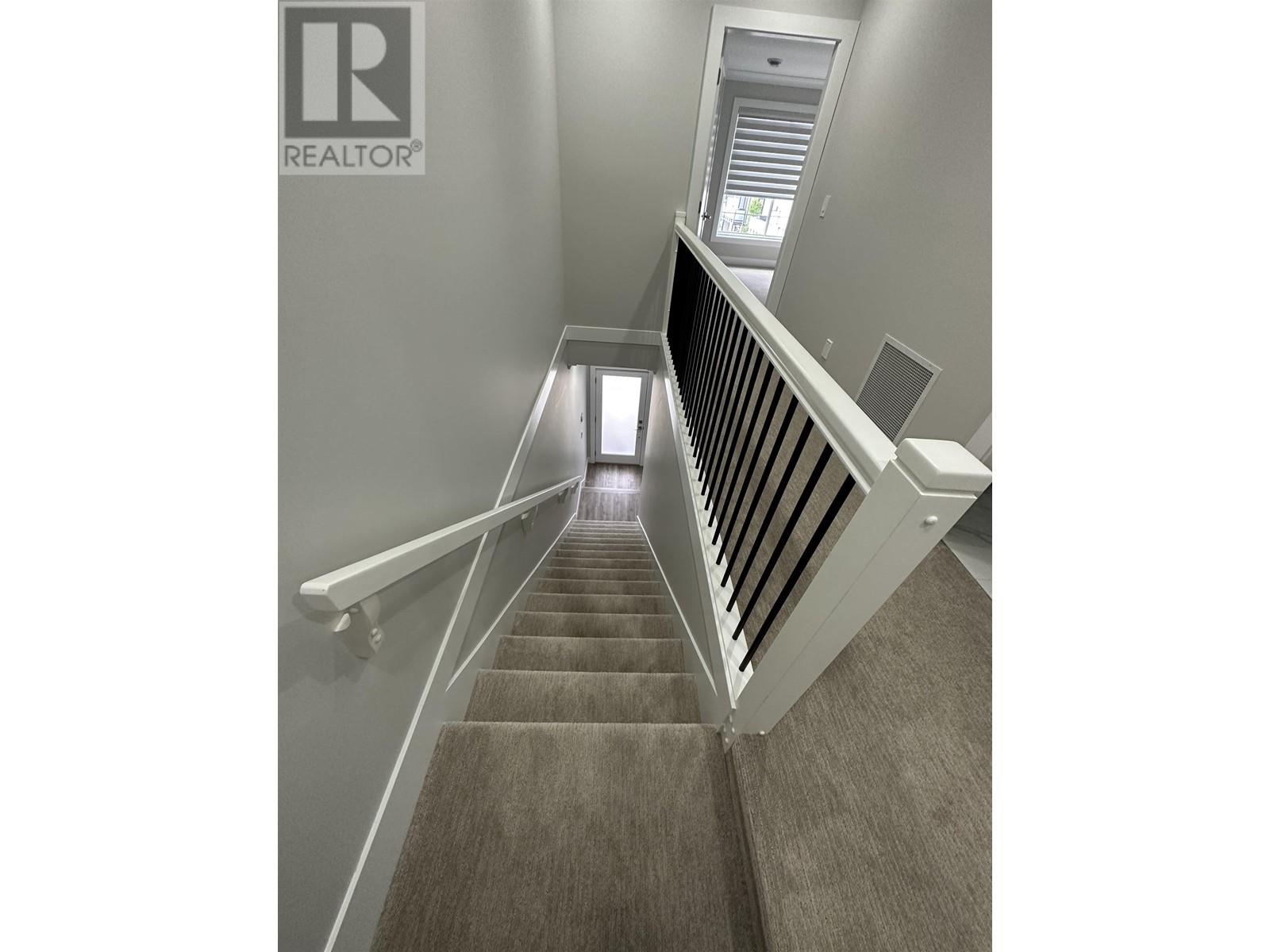 1108 Roma Avenue, New Westminster, British Columbia  V3M 0M4 - Photo 2 - R2805744