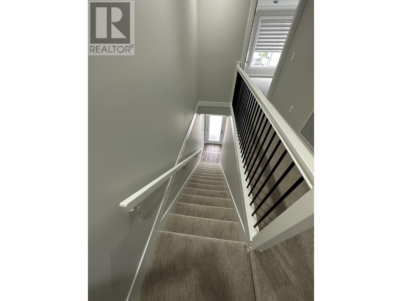 1108 Roma Avenue, New Westminster, British Columbia  V3M 0M4 - Photo 3 - R2805744