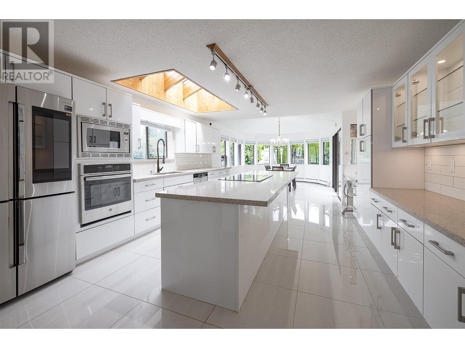6160 Lakeview Avenue, Burnaby, British Columbia  V5E 2P2 - Photo 7 - R2806174