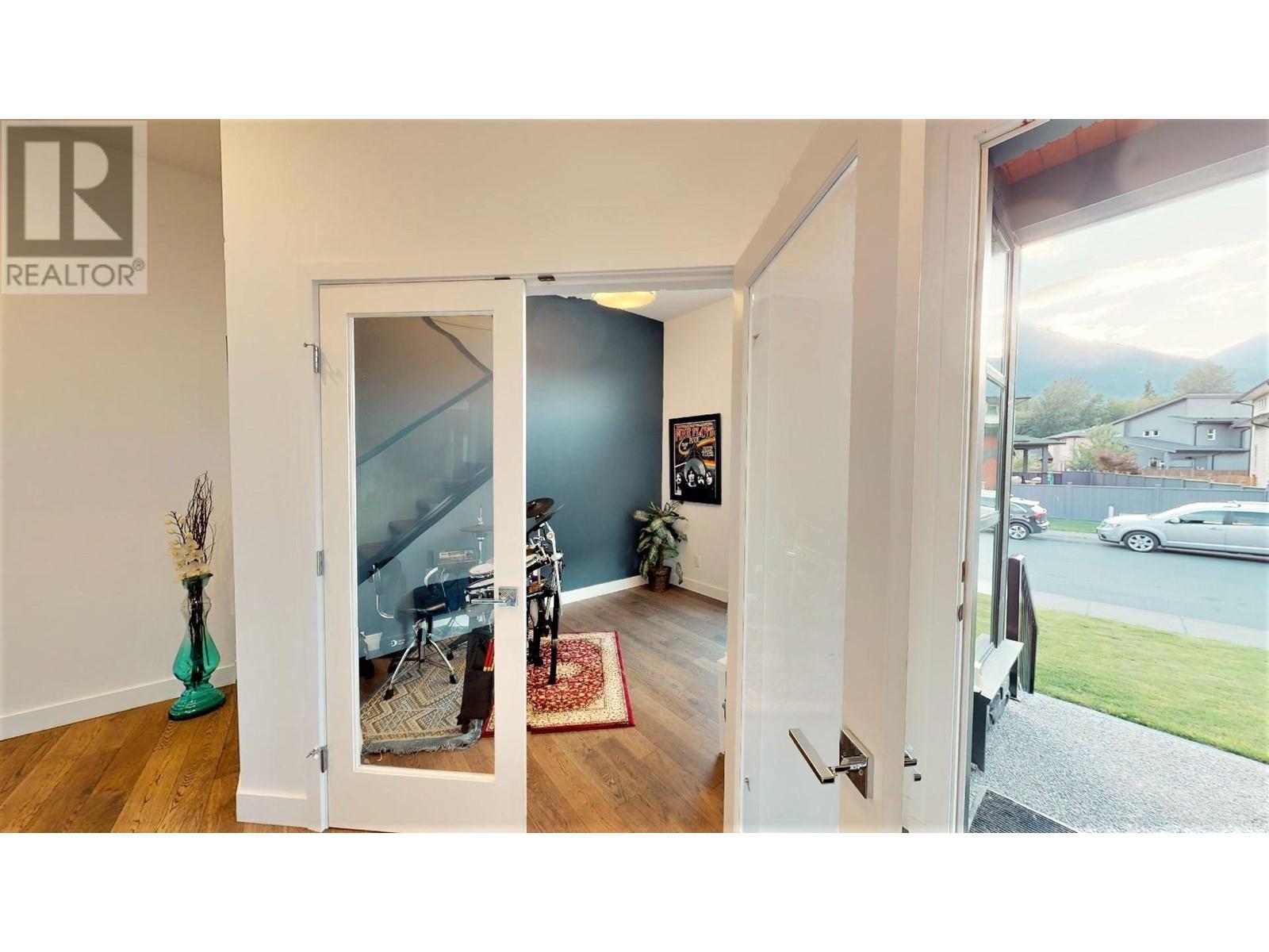 39248 Cardinal Drive, Squamish, British Columbia  V8B 0V3 - Photo 12 - R2805550