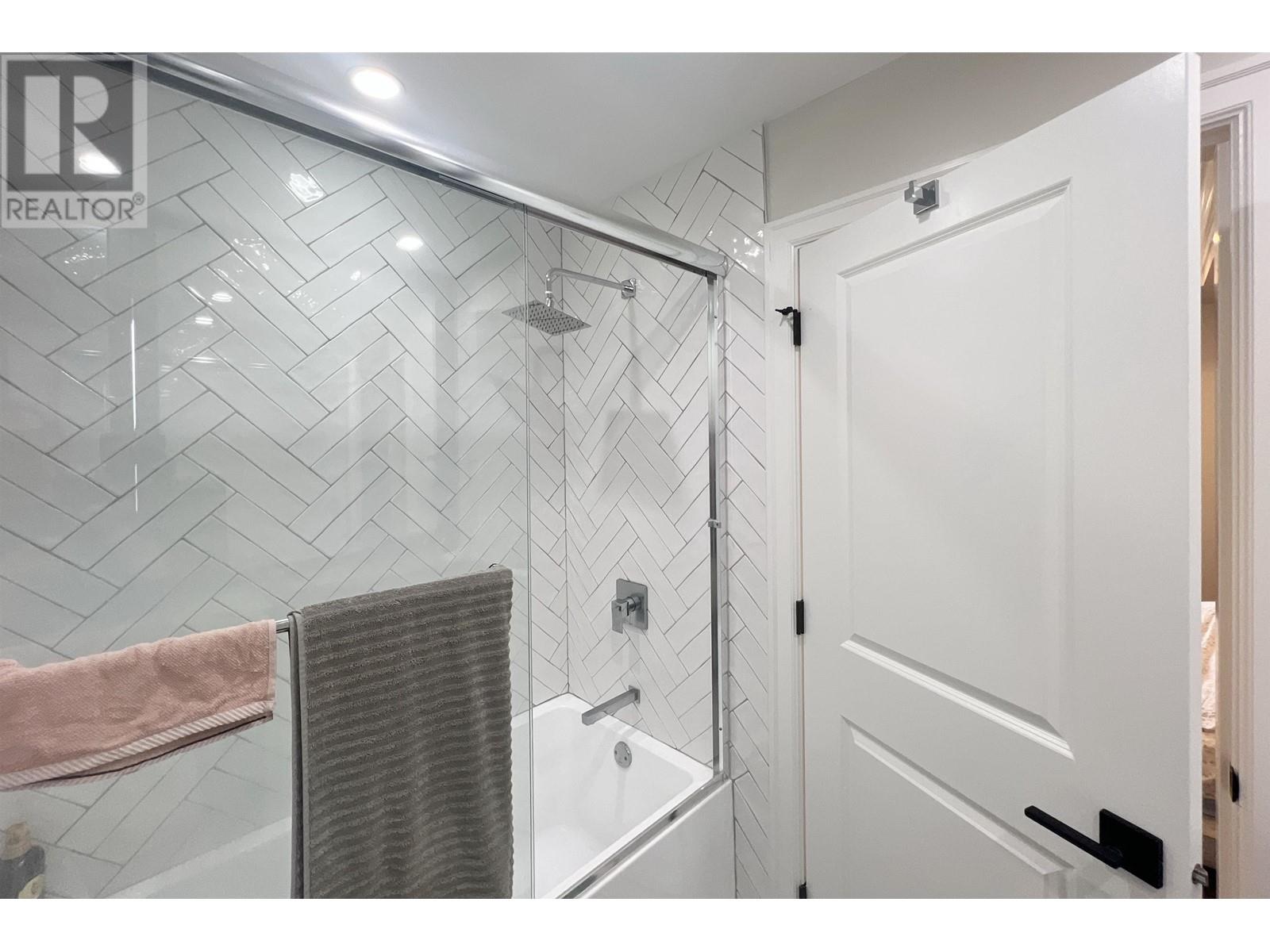202 Seventh Avenue, New Westminster, British Columbia  V3L 4H6 - Photo 21 - R2806264