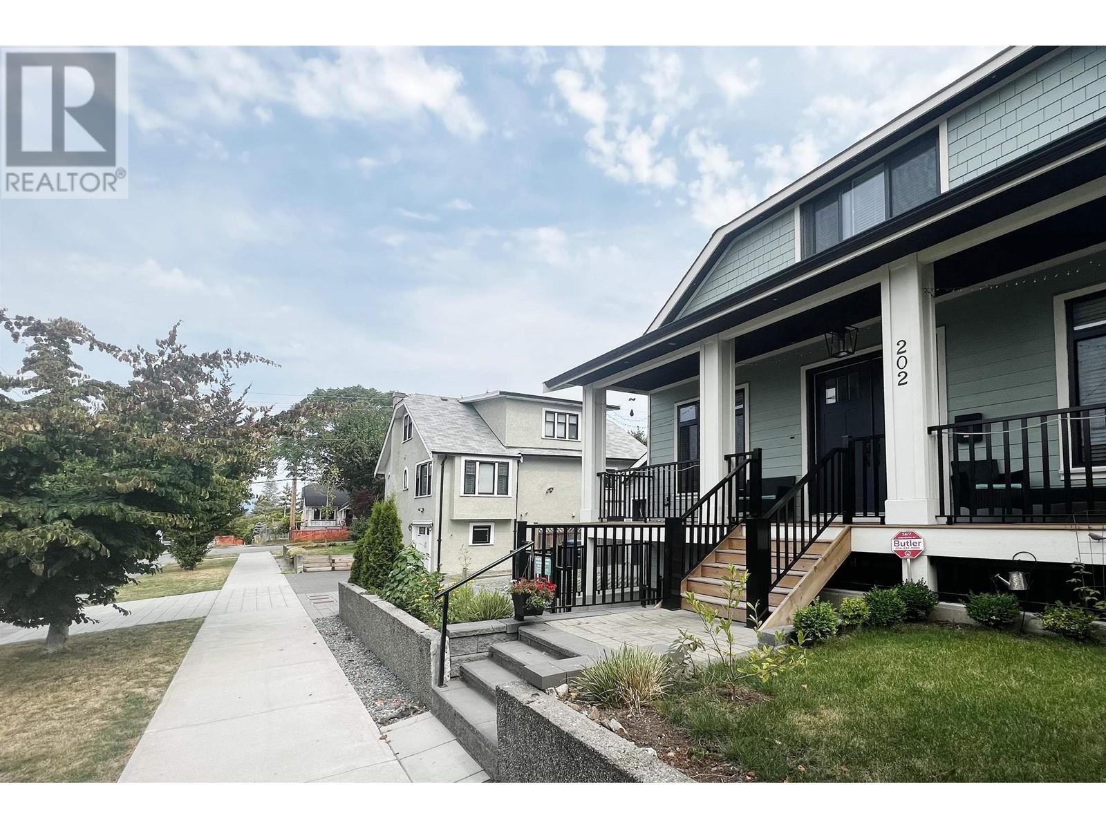 202 Seventh Avenue, New Westminster, British Columbia  V3L 4H6 - Photo 2 - R2806264